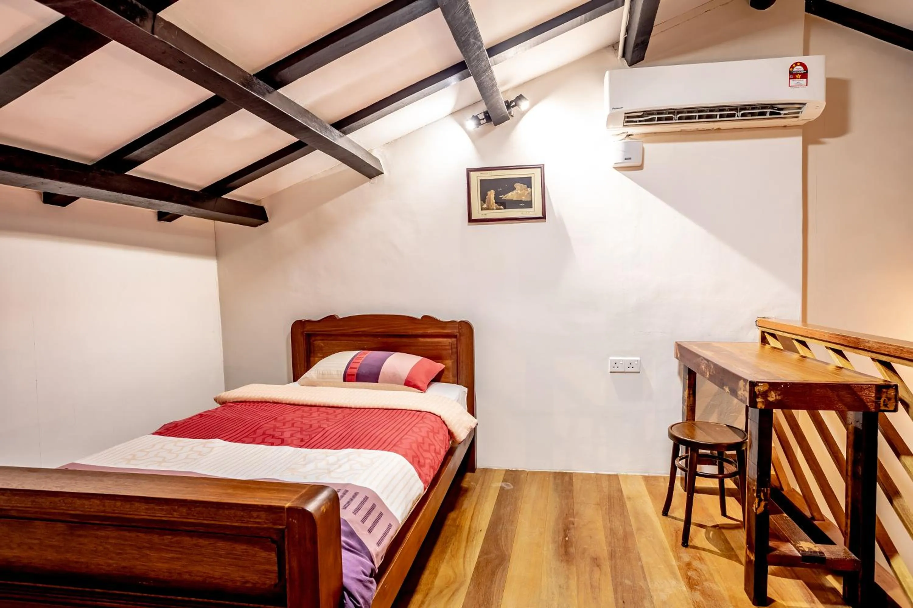 Bed in Palm Mansion Boutique Suites