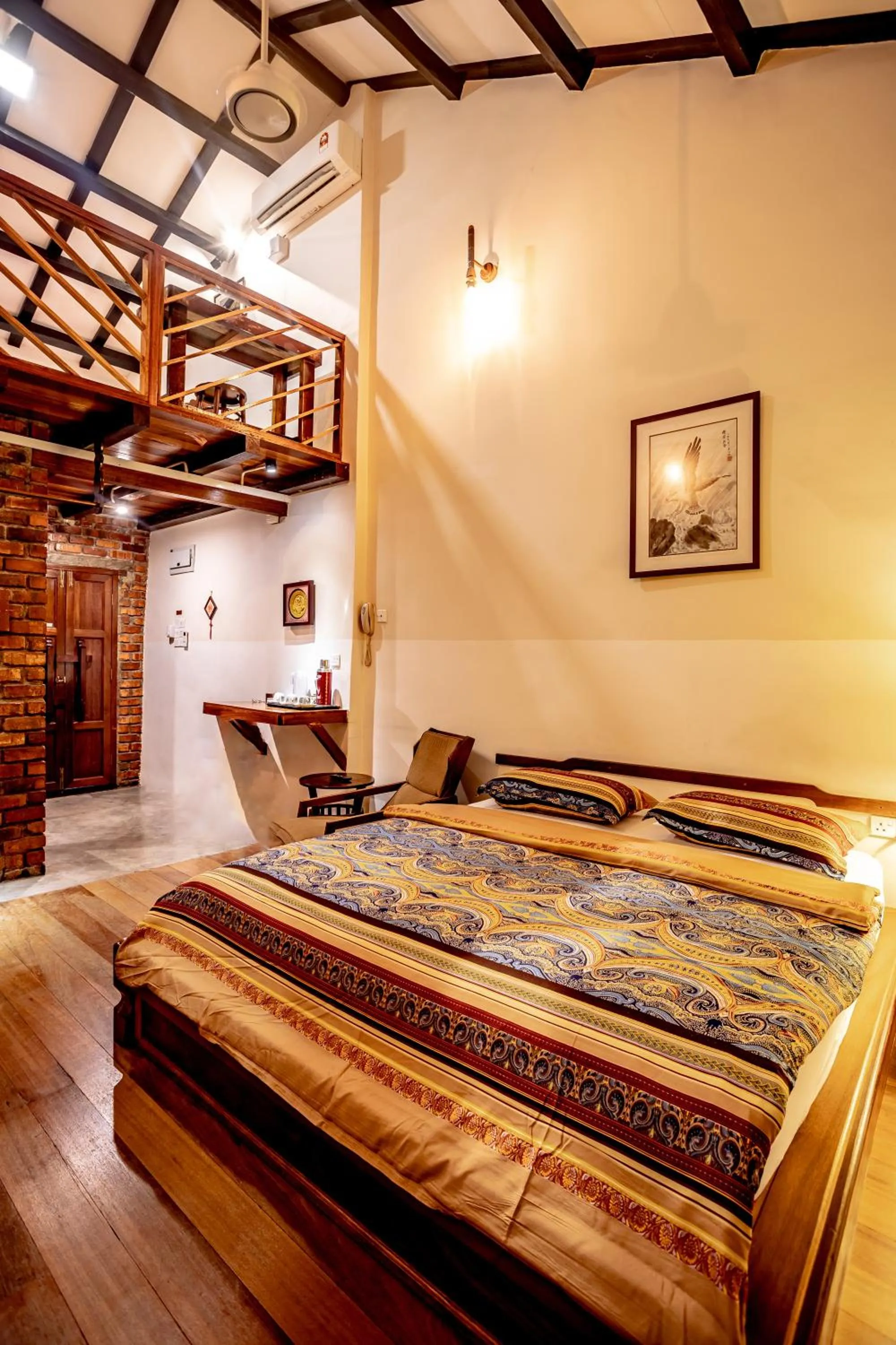 Photo of the whole room, Bed in Palm Mansion Boutique Suites