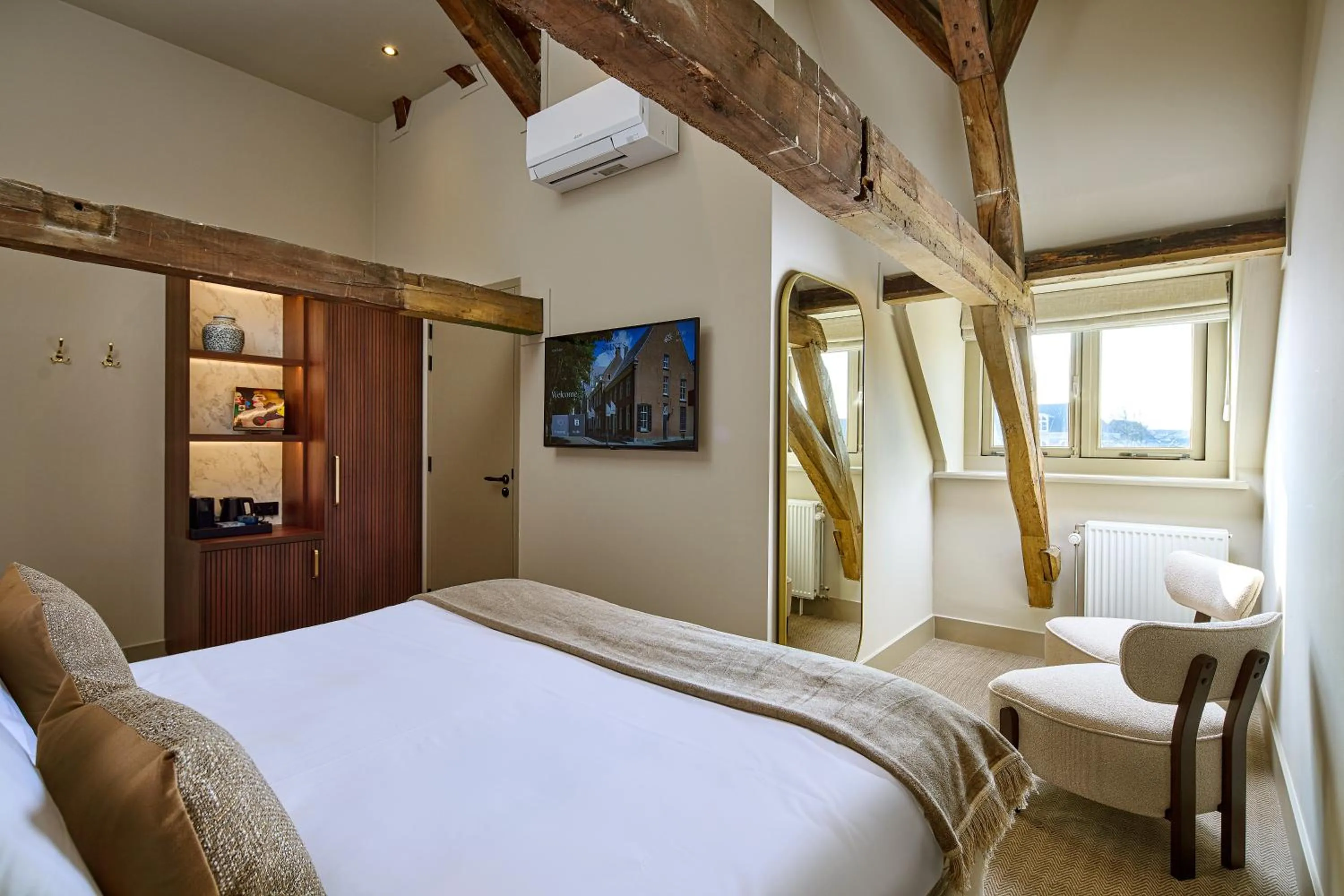 Photo of the whole room, Bed in The Saints Hotel