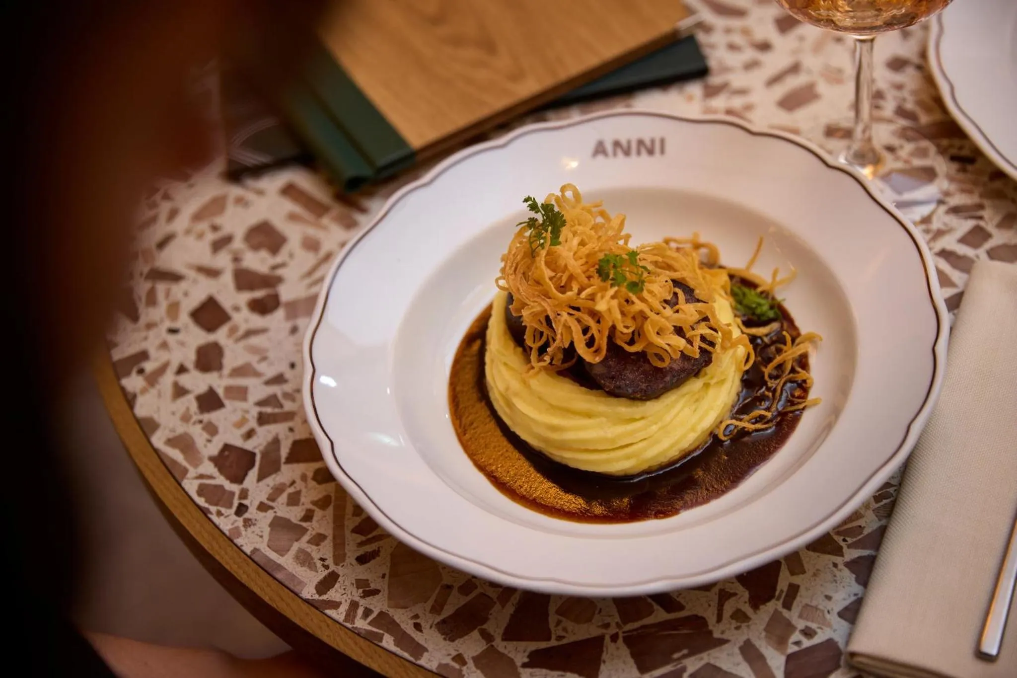 Restaurant/places to eat in Kimpton Main Frankfurt by IHG