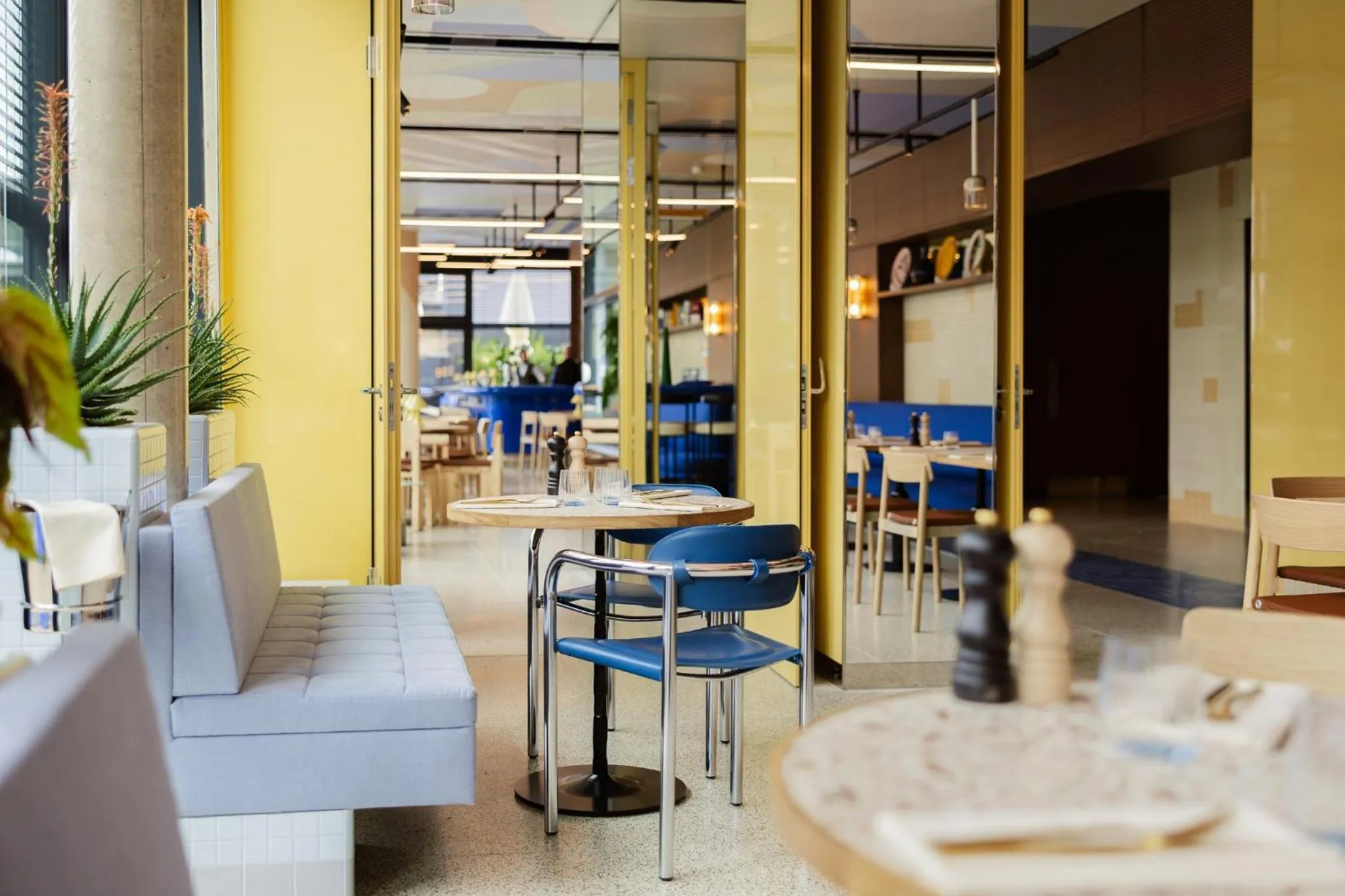 Restaurant/places to eat in Kimpton Main Frankfurt by IHG