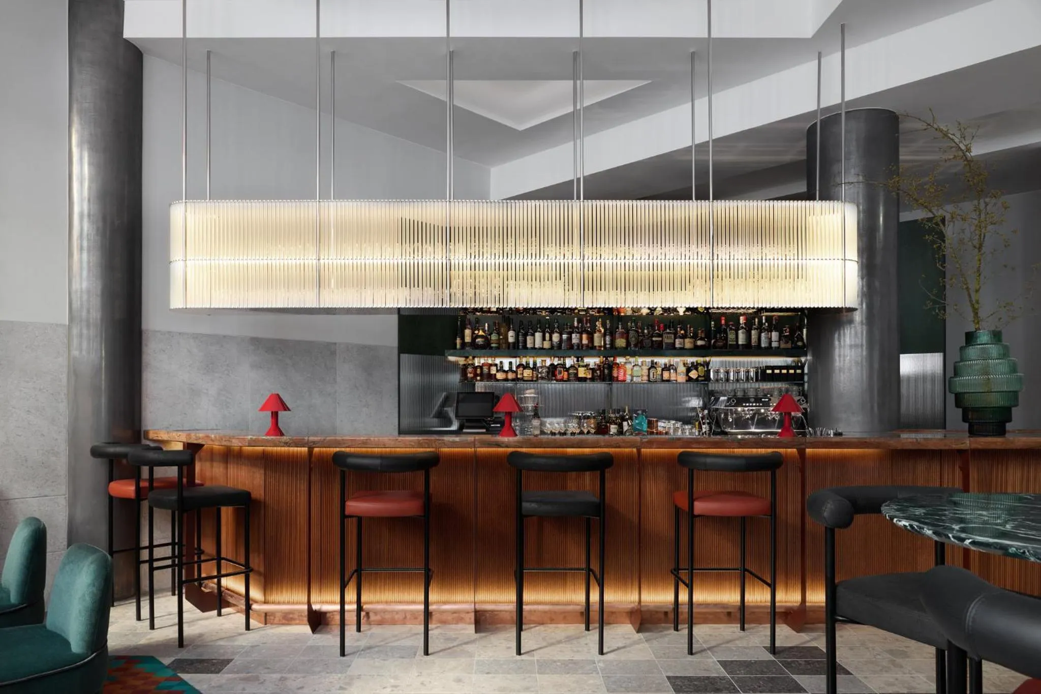 Lounge or bar in Kimpton Main Frankfurt by IHG