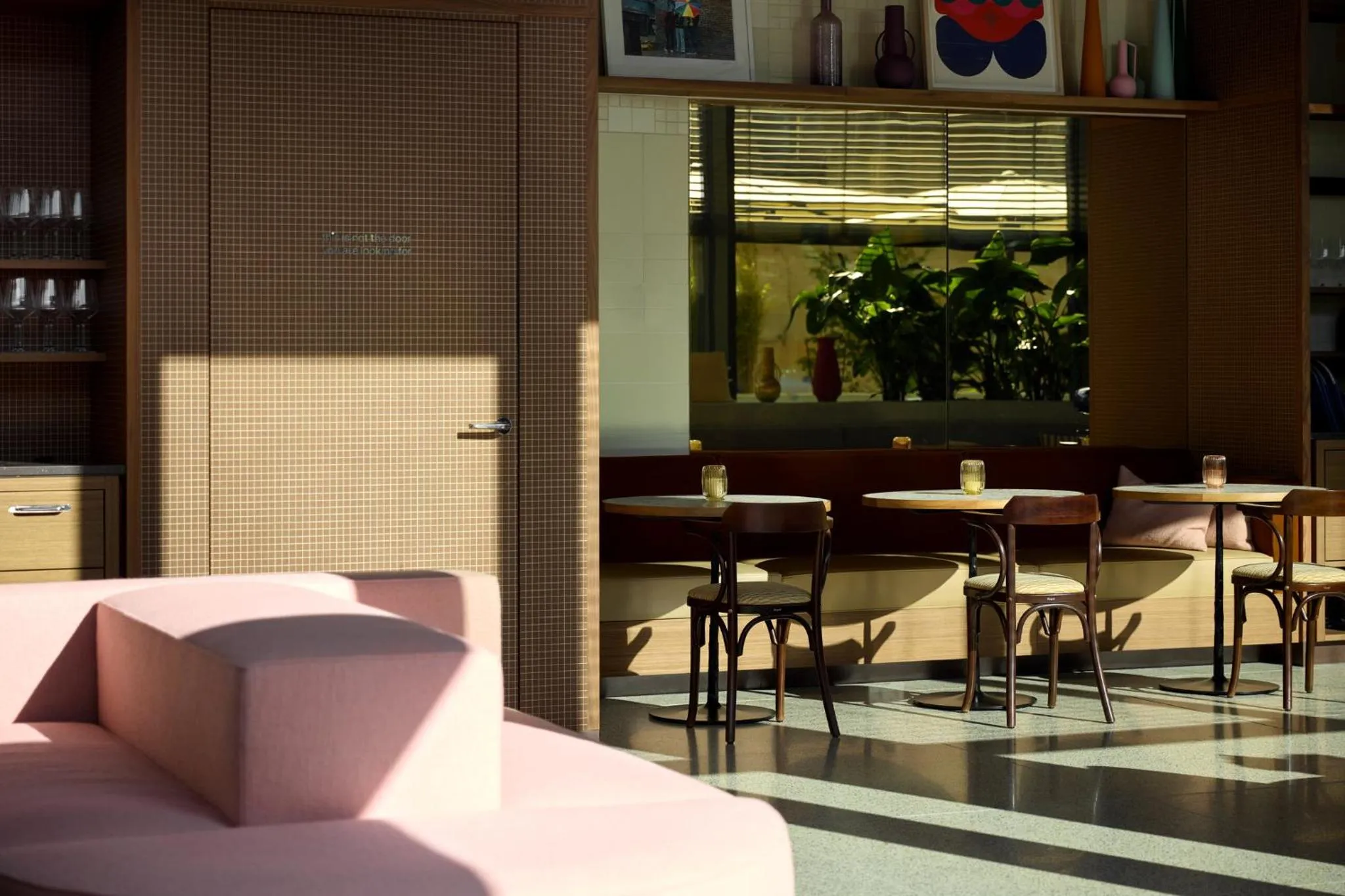 Restaurant/places to eat in Kimpton Main Frankfurt by IHG