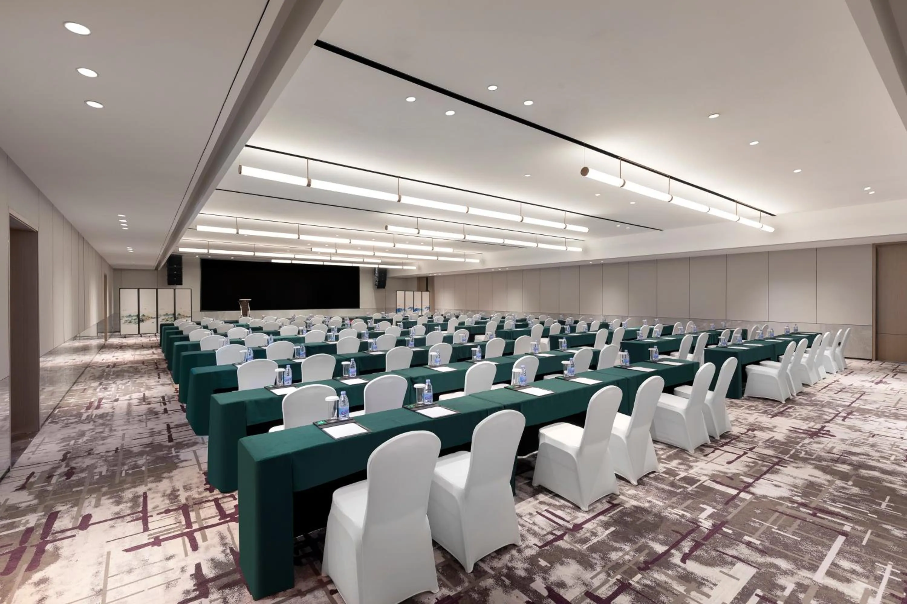 Meeting/conference room in Crowne Plaza Taizhou City Center by IHG