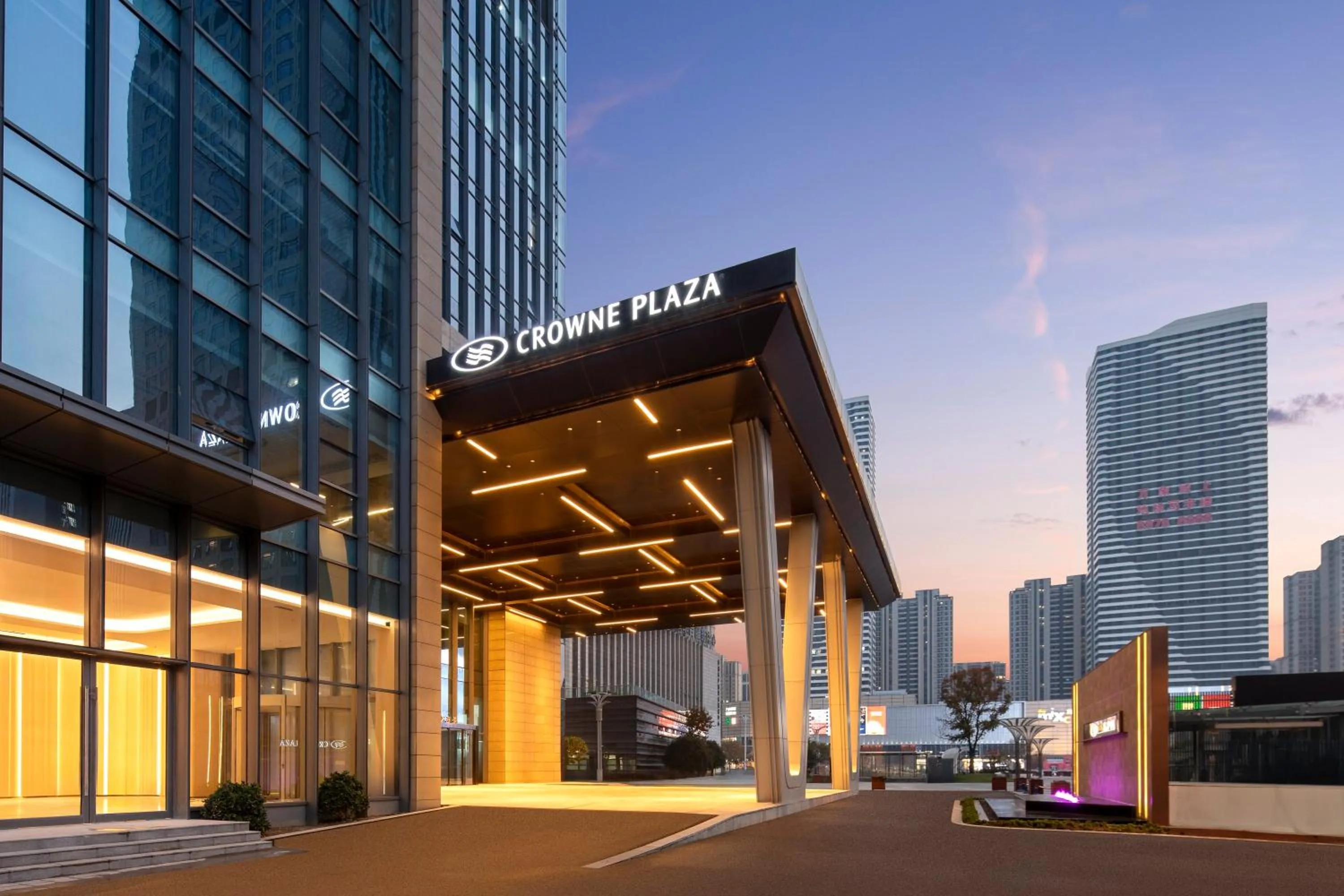 Property building in Crowne Plaza Taizhou City Center by IHG