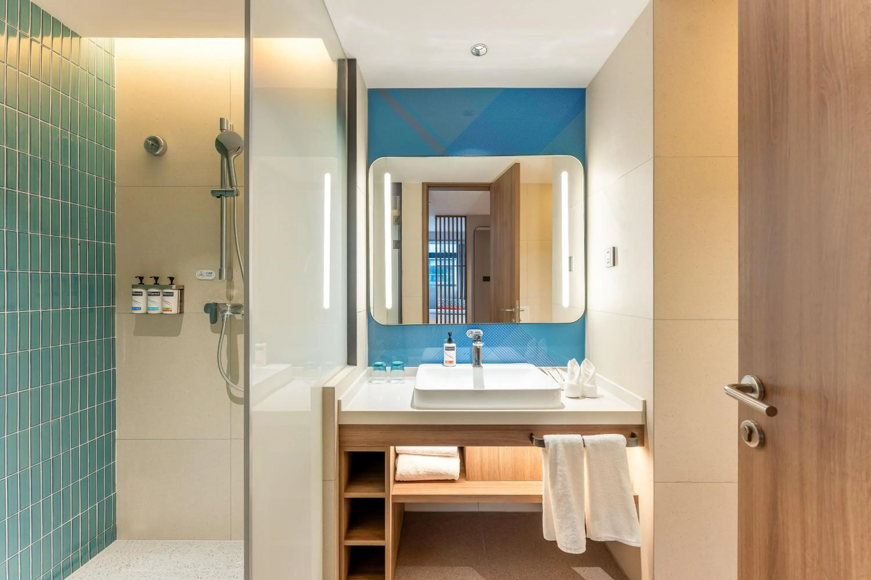Bathroom in Holiday Inn Express Luoyang Longmen by IHG