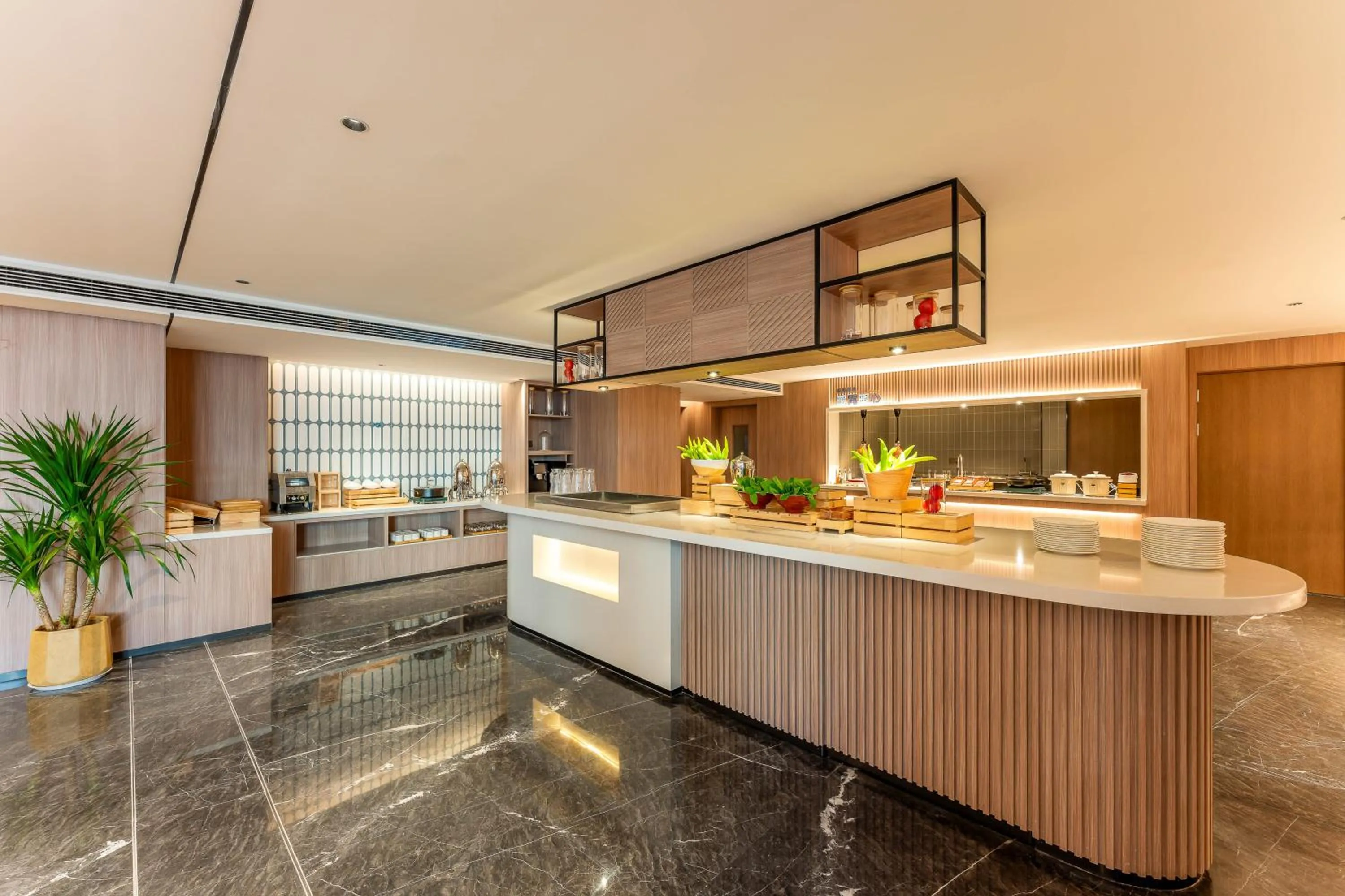 Restaurant/places to eat in Holiday Inn Express Luoyang Longmen by IHG