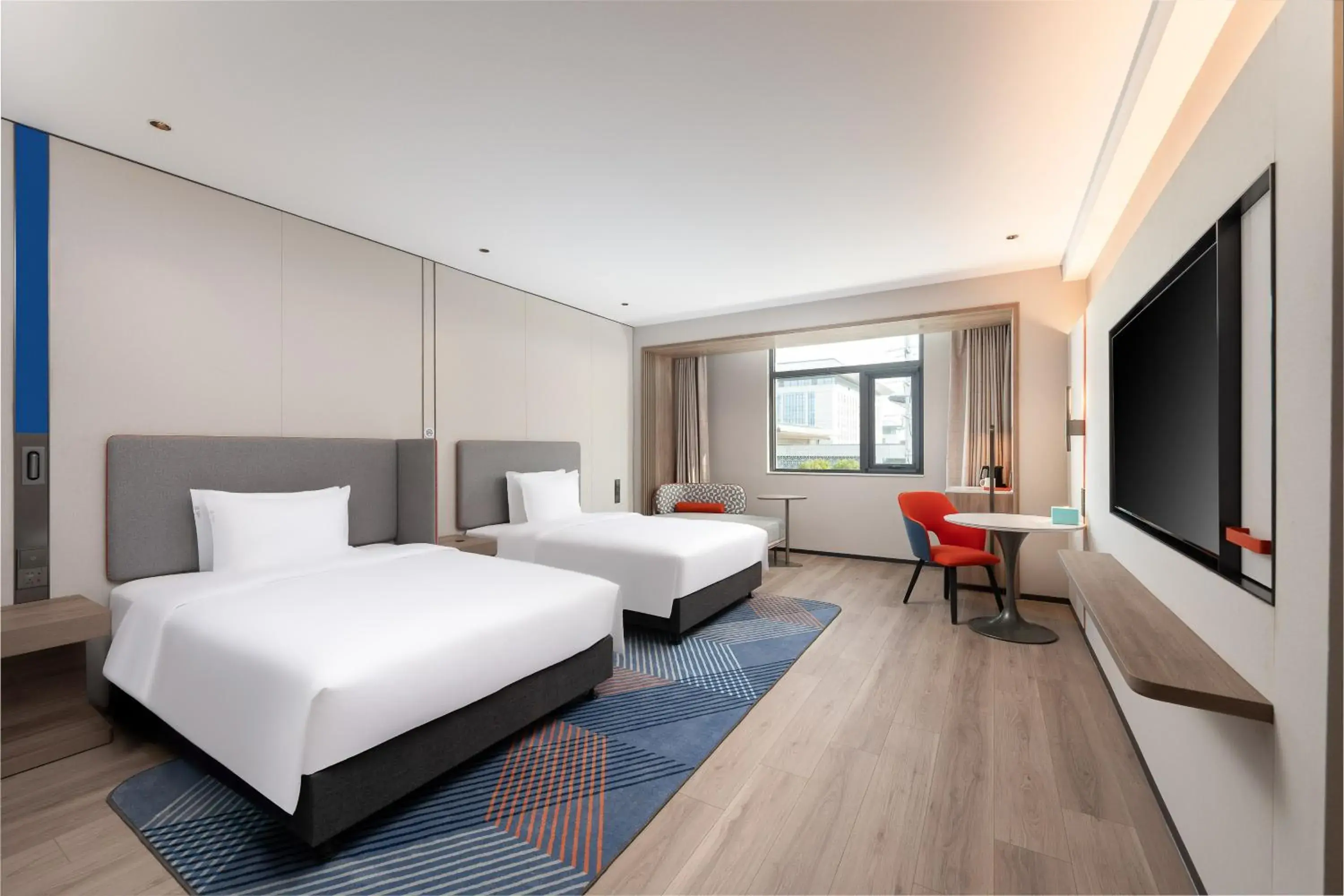 Standard Queen Room with Queen and Single Bed in Holiday Inn Express Luoyang Longmen by IHG Standard Queen Room with Queen and Single Bed in Holiday Inn Express Luoyang Longmen by IHG