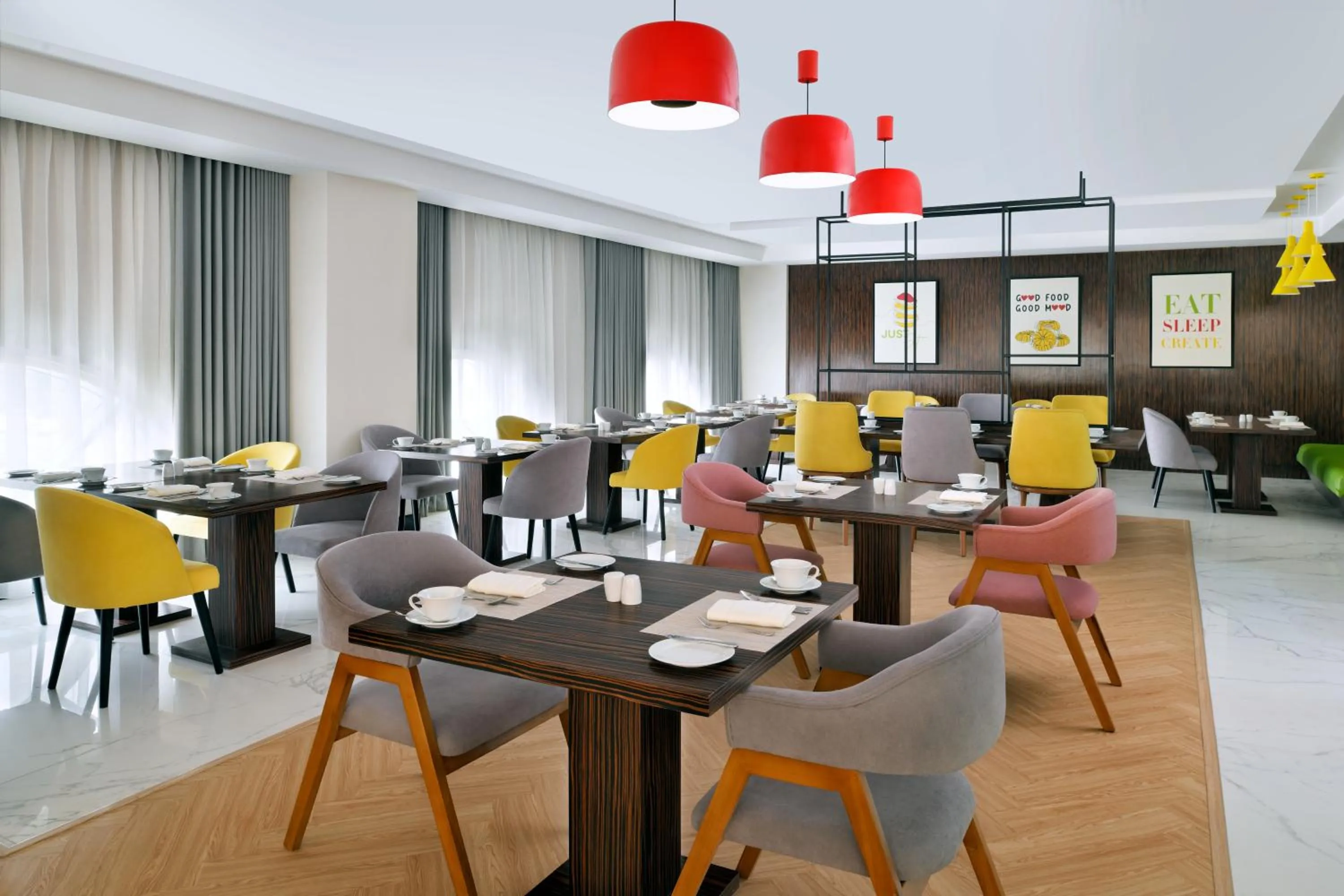 Restaurant/places to eat in Holiday Inn Riyadh AI Malaz by IHG