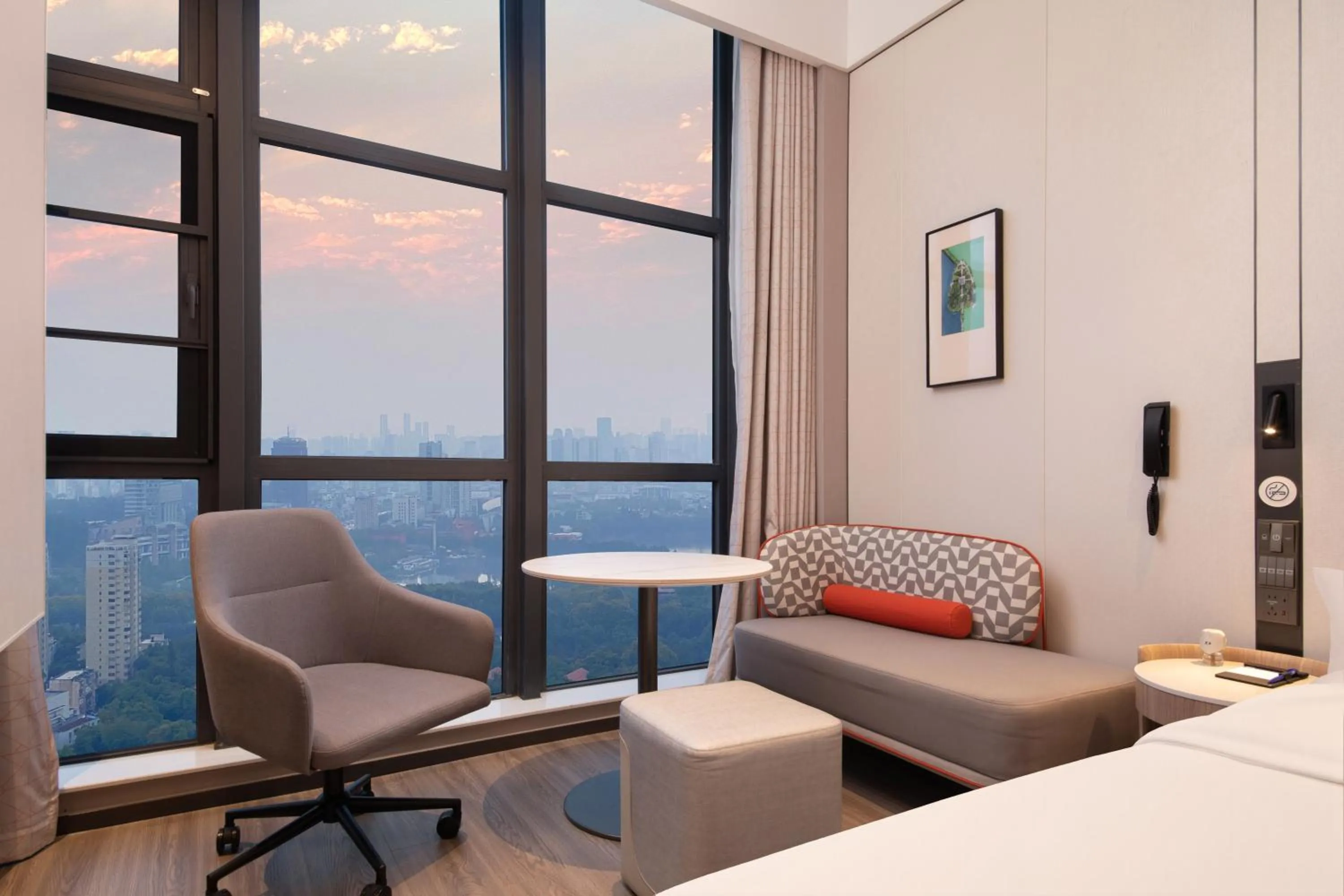 Bed in Holiday Inn Express Wuhan East Lake by IHG