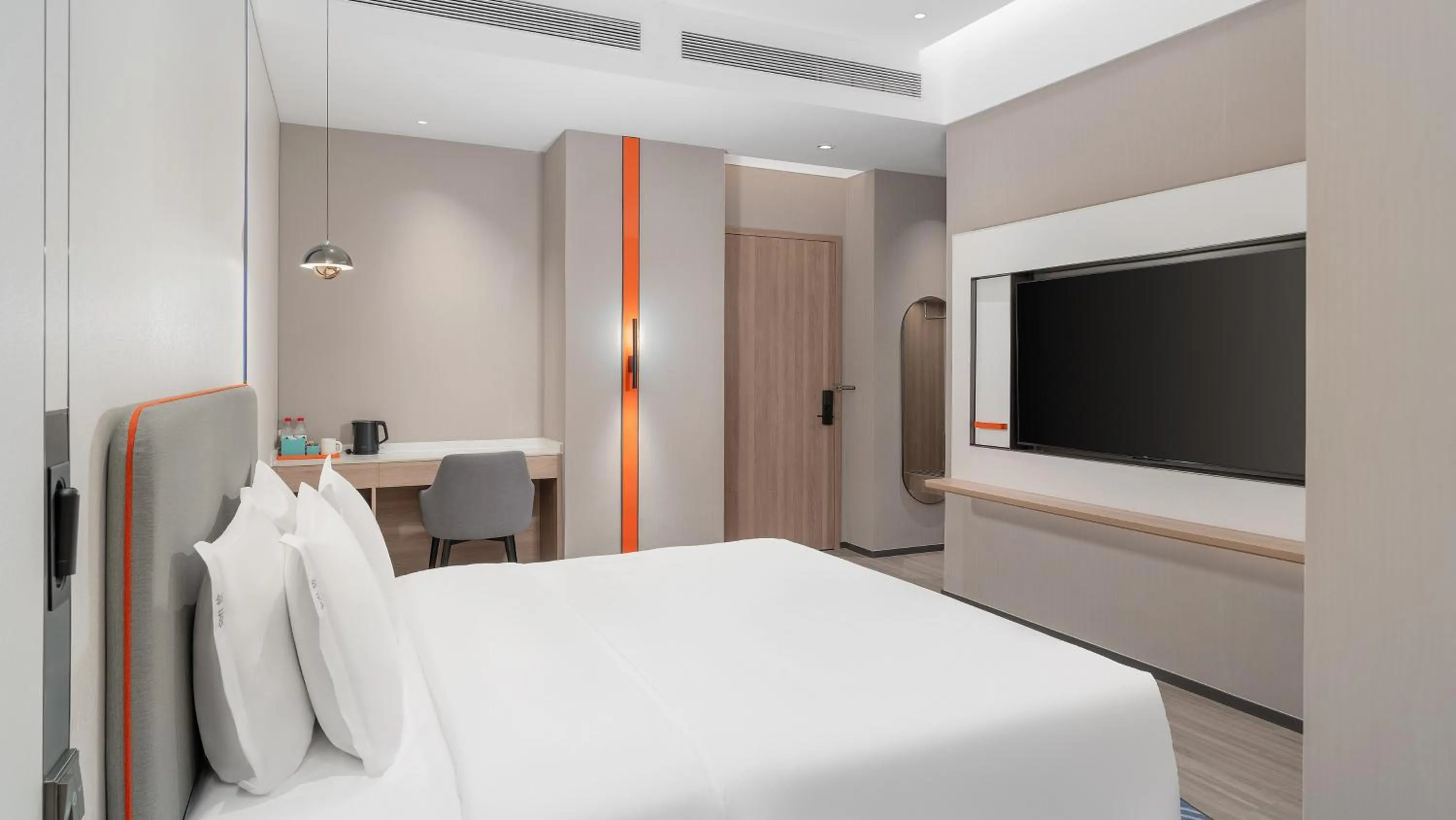 Bed in Holiday Inn Express Wuhan East Lake by IHG