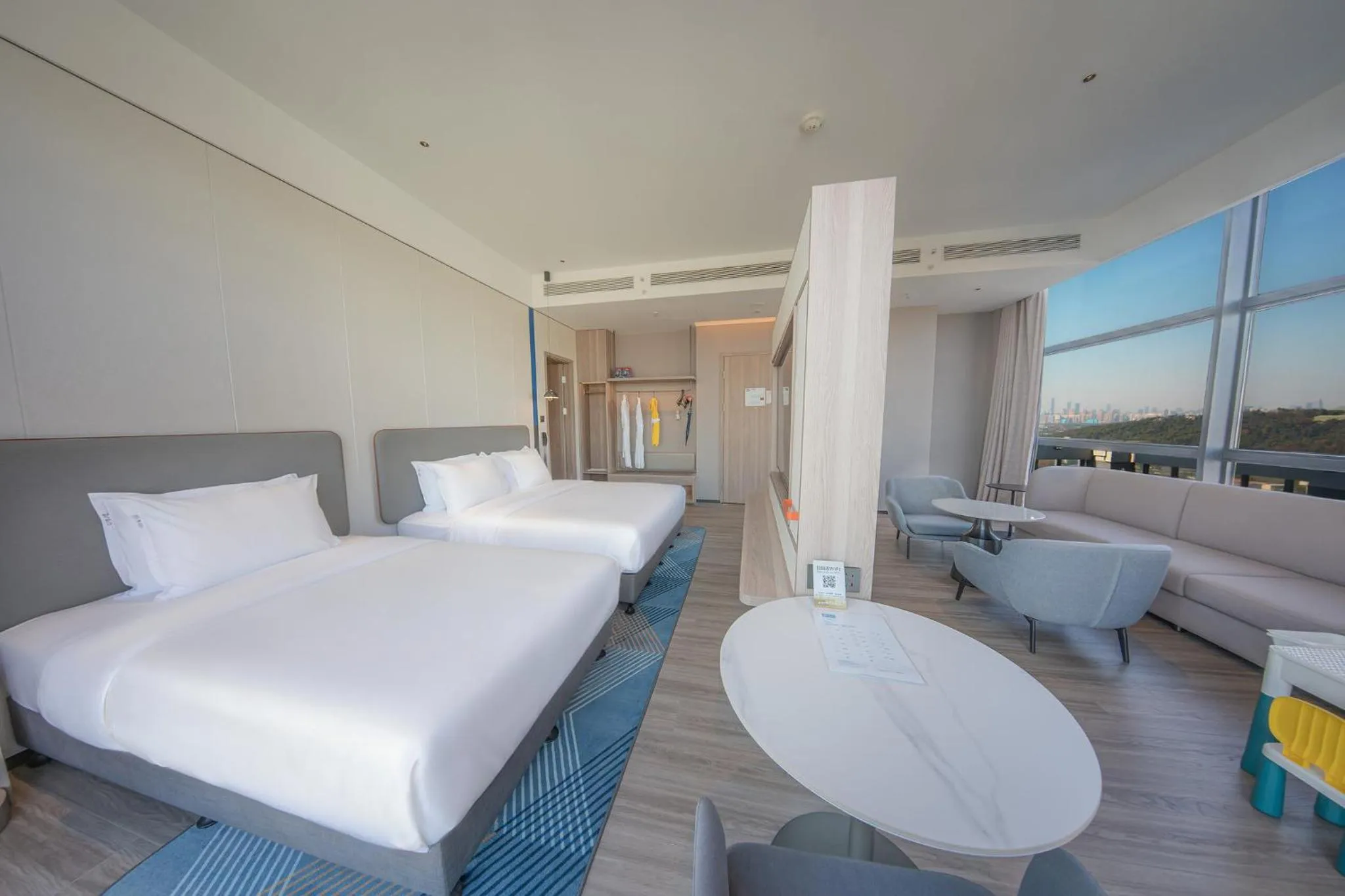 Photo of the whole room, Bed in Holiday Inn Express Wuhan East Lake by IHG