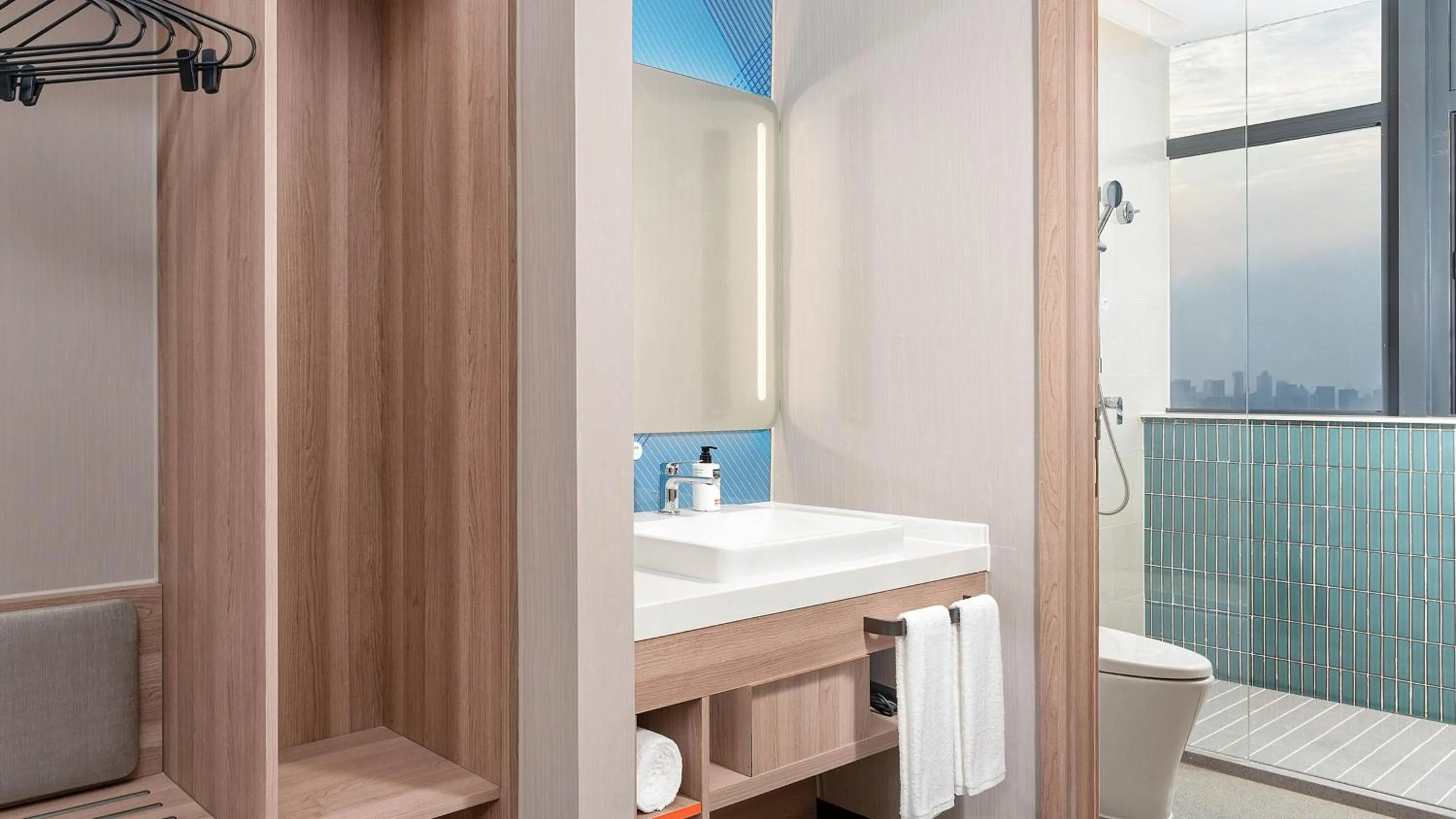 Photo of the whole room in Holiday Inn Express Wuhan East Lake by IHG