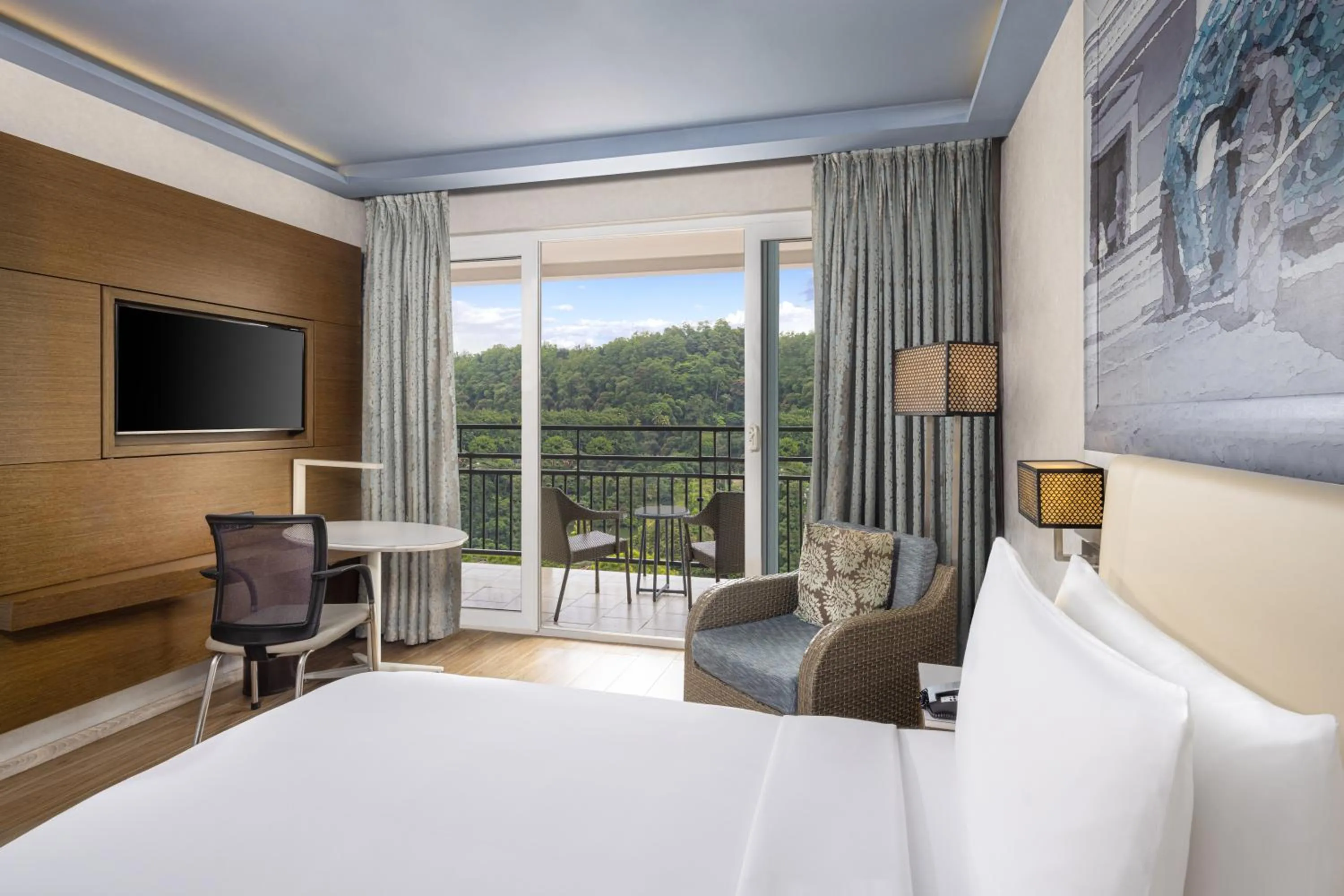 Balcony/Terrace, Bed in Radisson Hotel Kandy