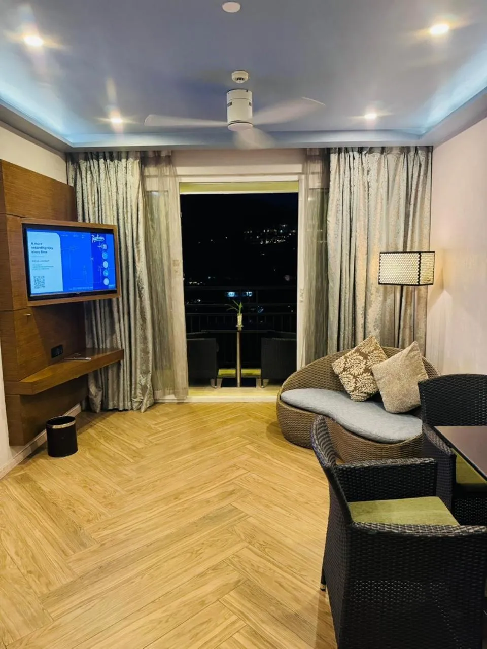 Lounge or bar in Radisson Hotel Kandy