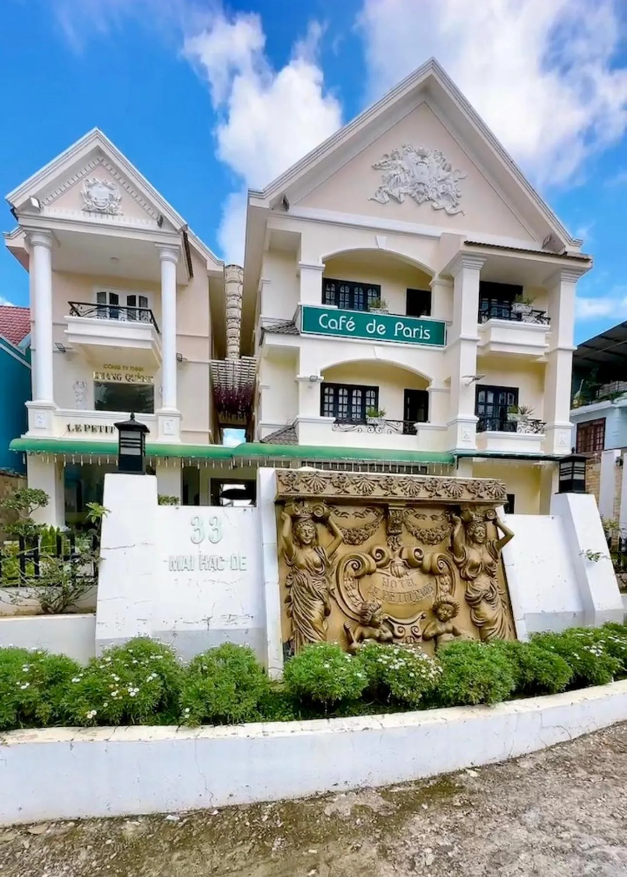 Property building in Le Petit Paris Dalat Hotel
