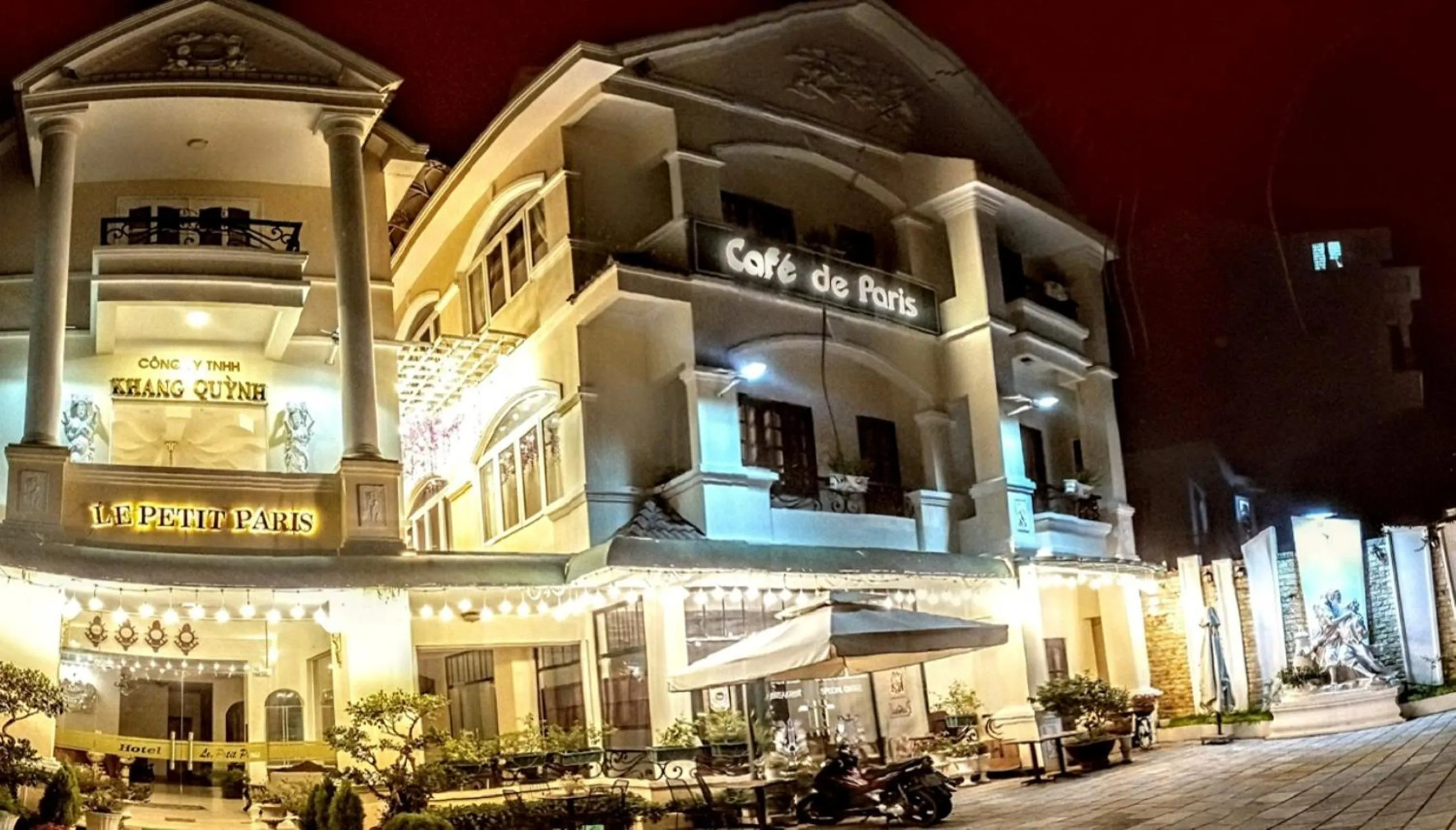 Property building in Le Petit Paris Dalat Hotel