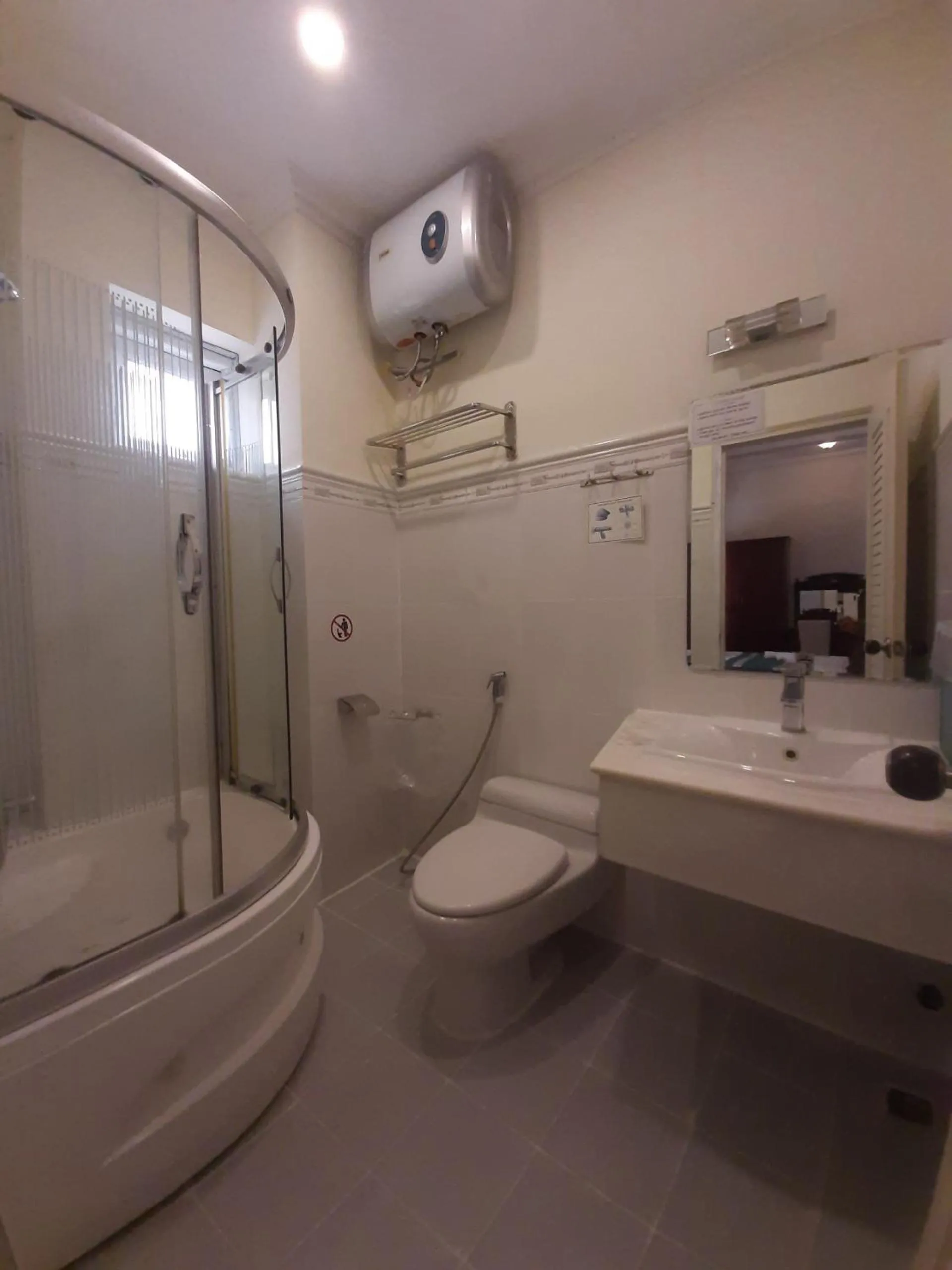 Bathroom in Le Petit Paris Dalat Hotel