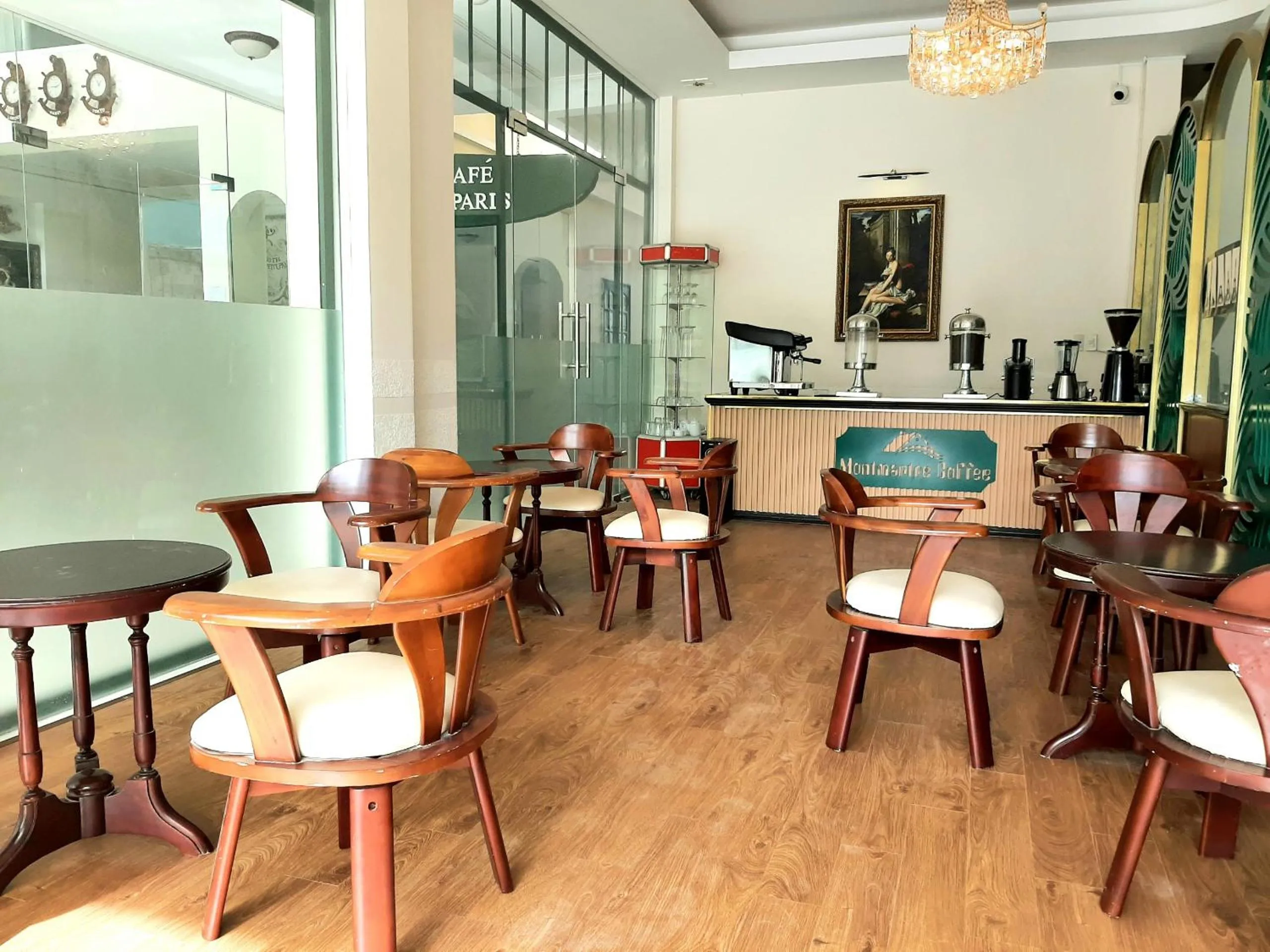 Lounge or bar in Le Petit Paris Dalat Hotel