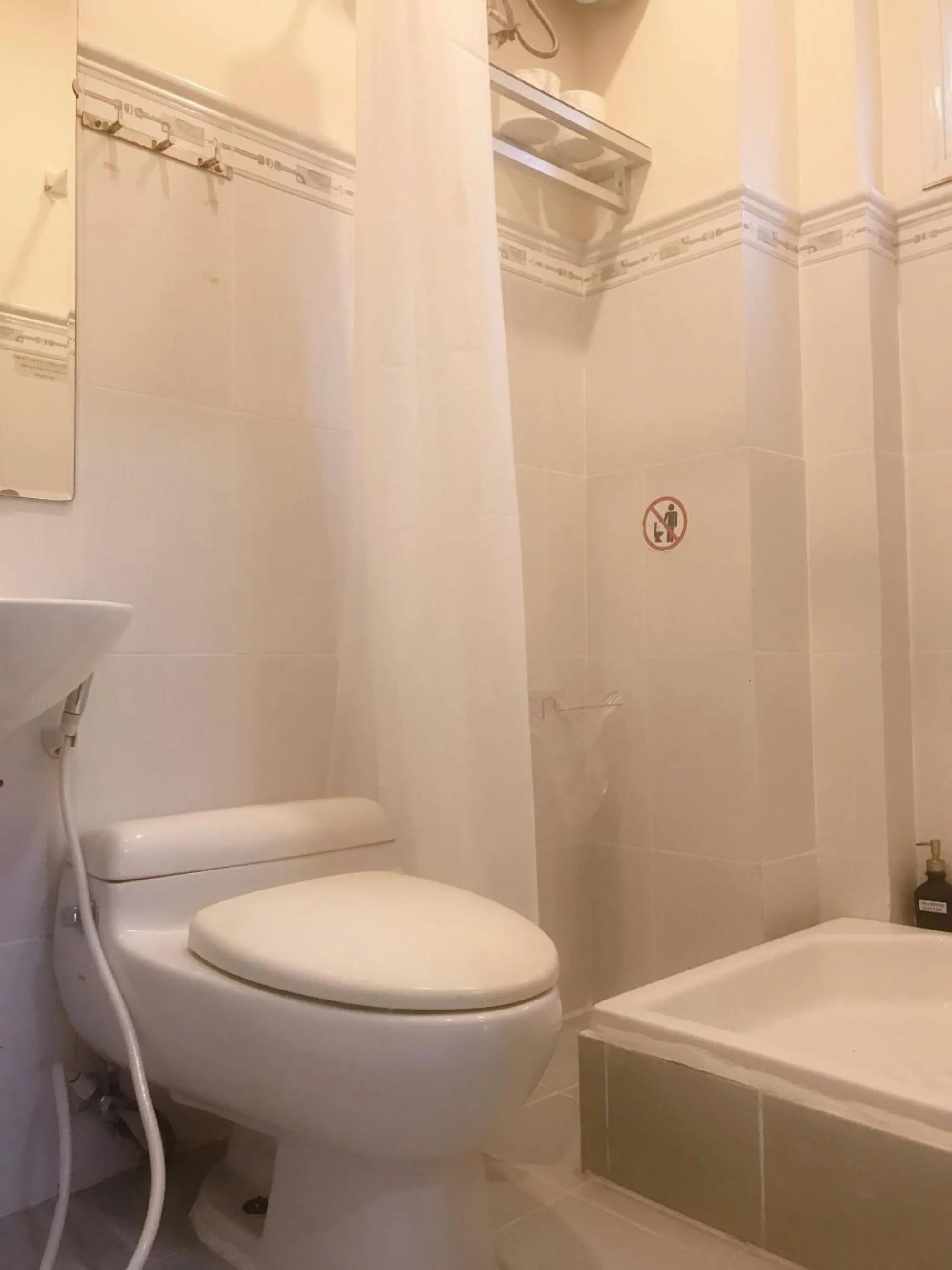 Bathroom in Le Petit Paris Dalat Hotel