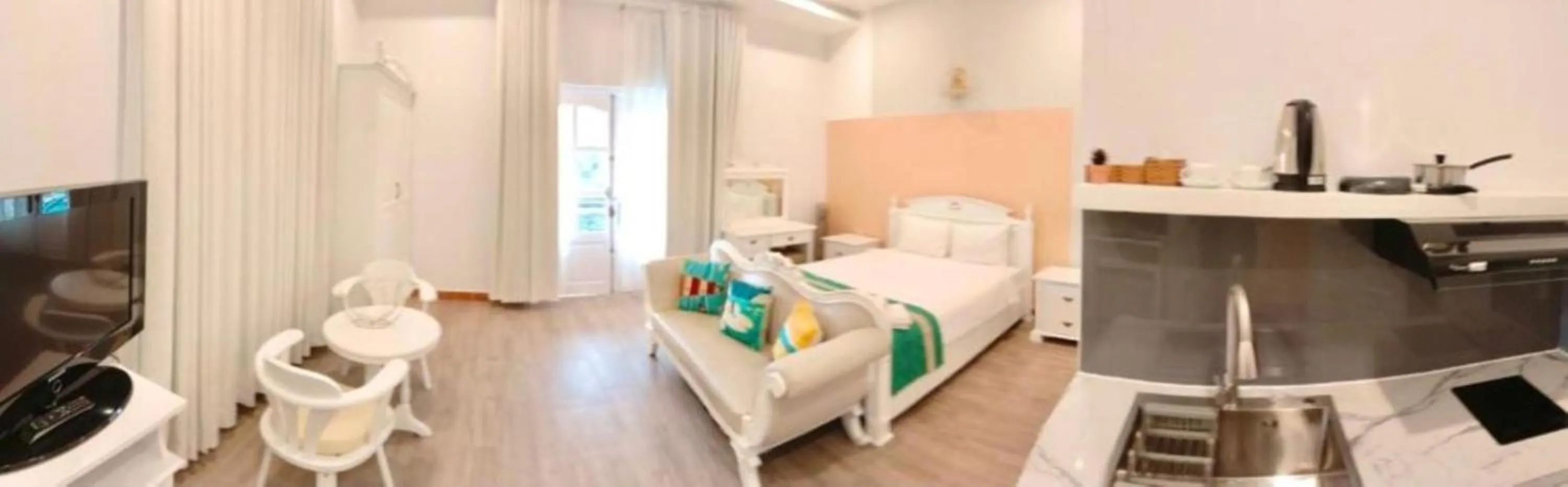 Bedroom, Bed in Le Petit Paris Dalat Hotel