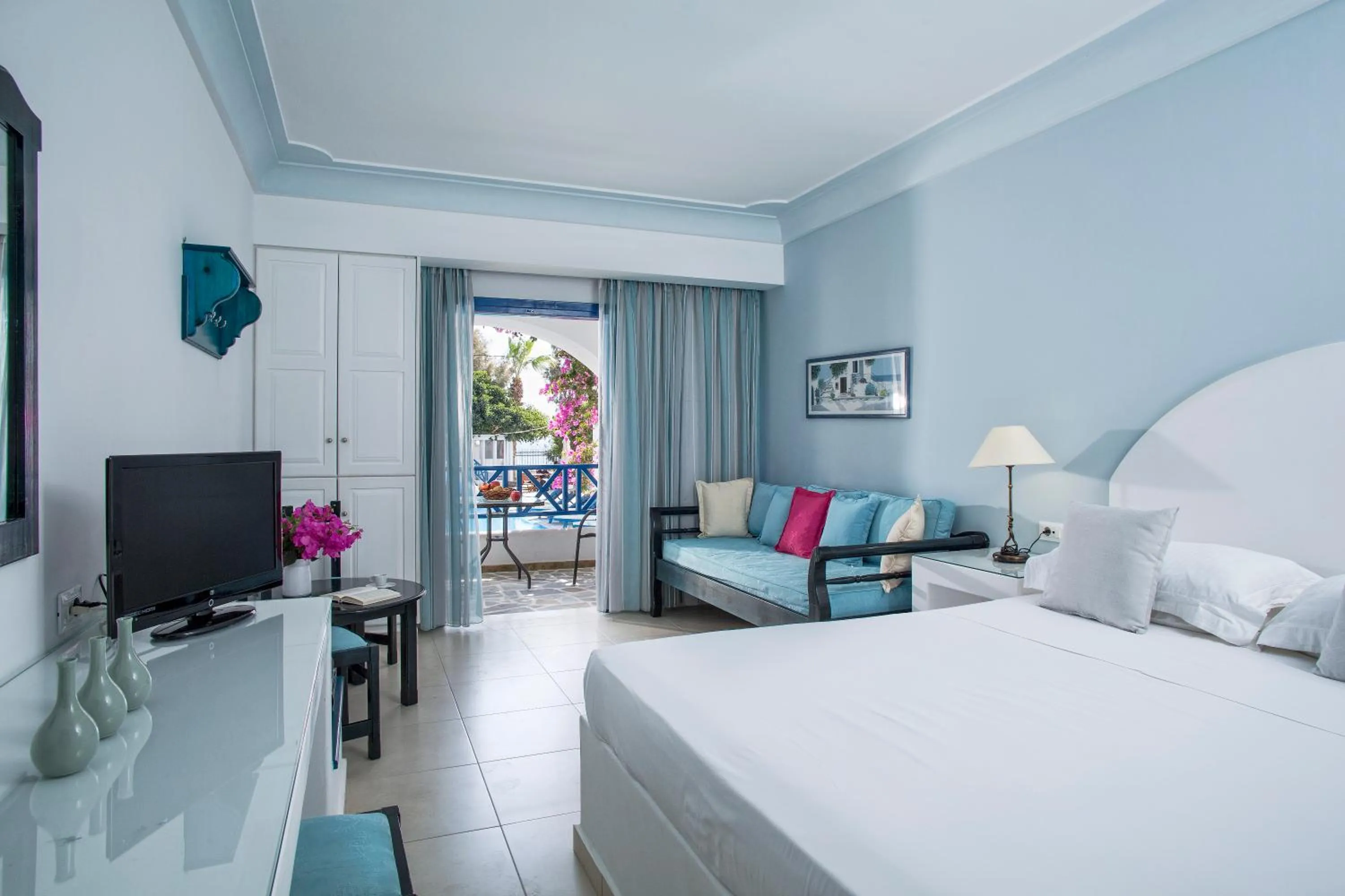 Property building, Bed in Veggera Beach Hotel