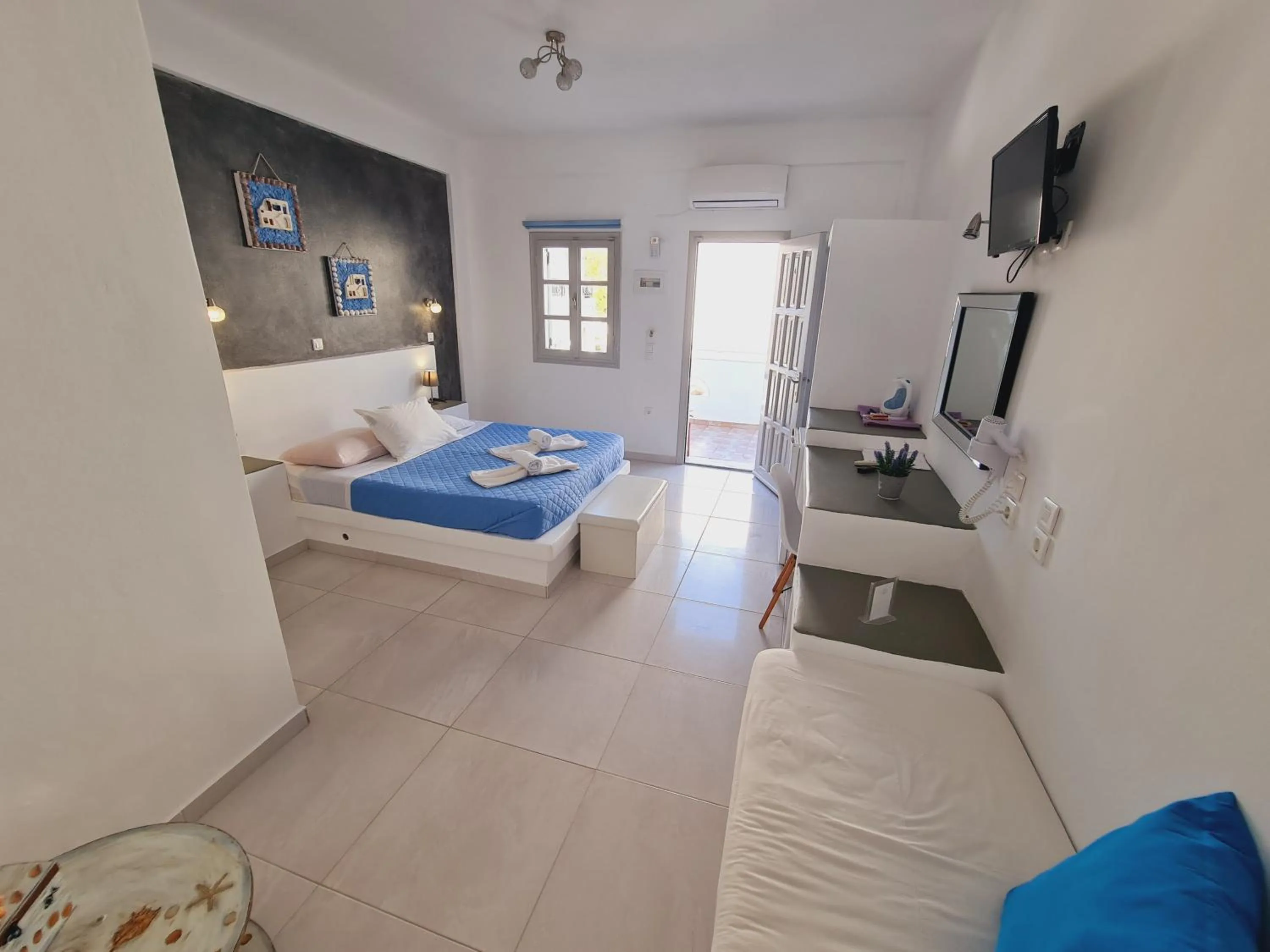 Photo of the whole room, Bed in Villa Anto