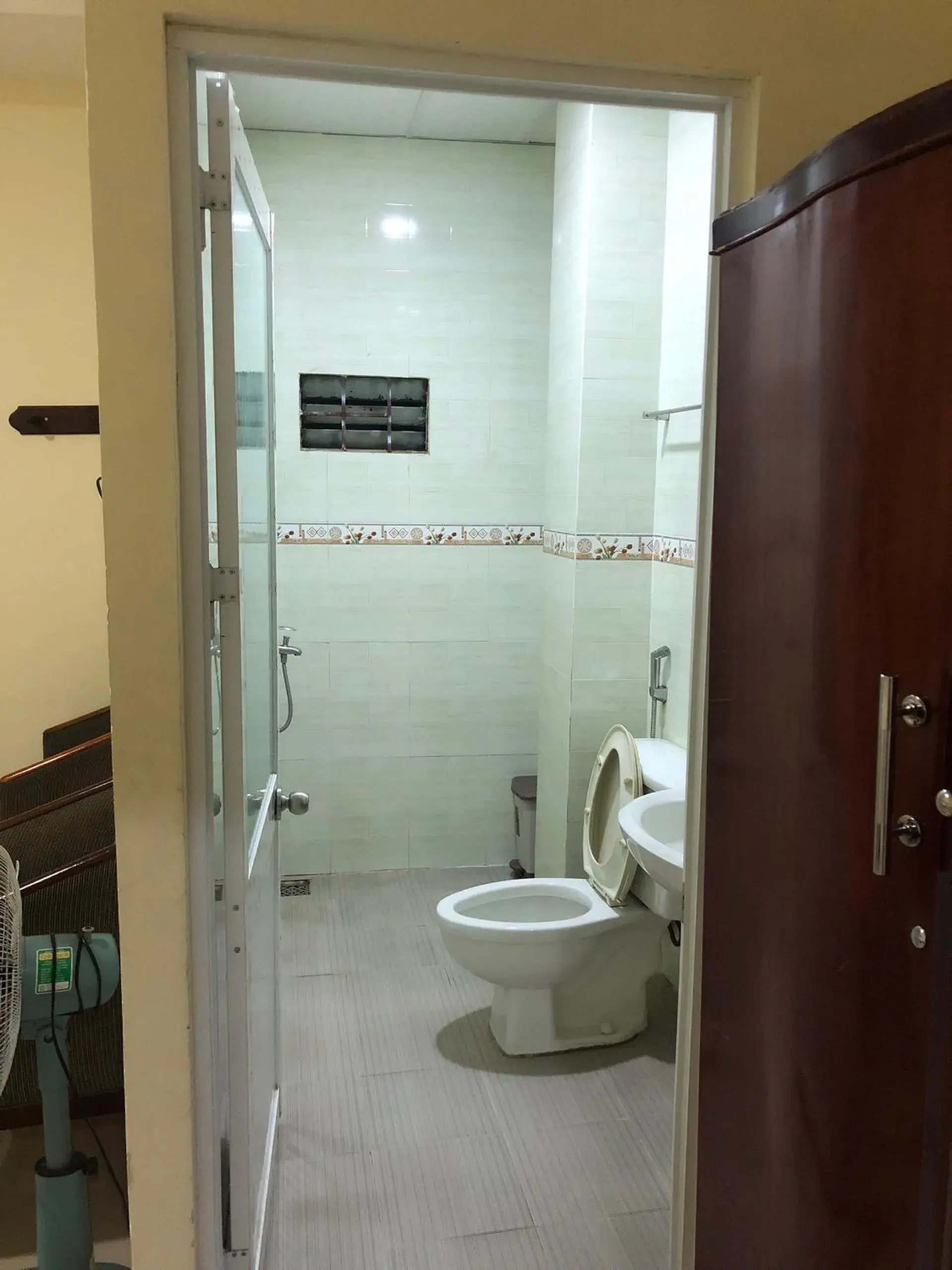 Quadruple Room with Balcony in Phuong Hong Guesthouse Quadruple Room with Balcony in Phuong Hong Guesthouse