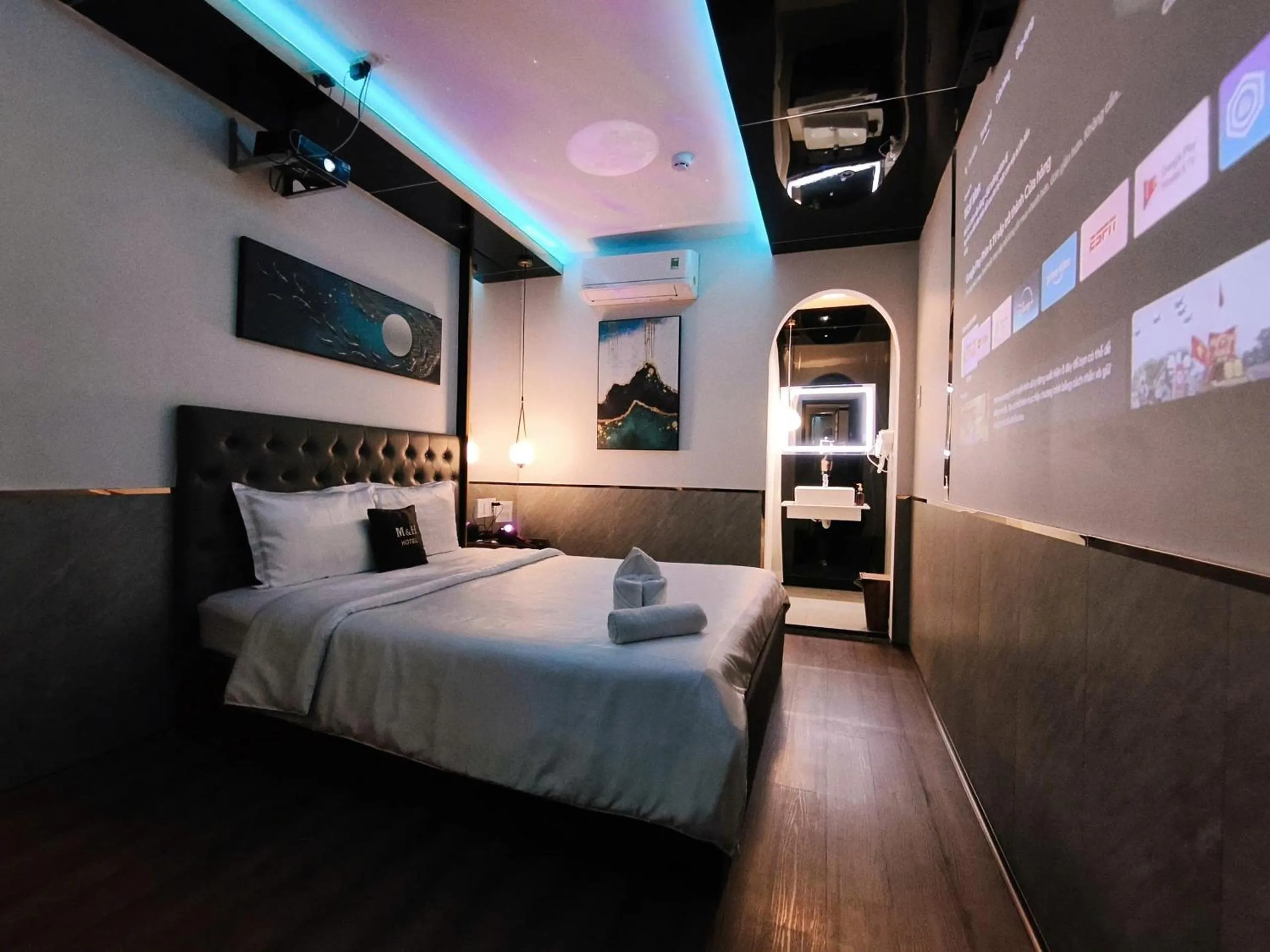 Photo of the whole room, Bed in M&H Hotel