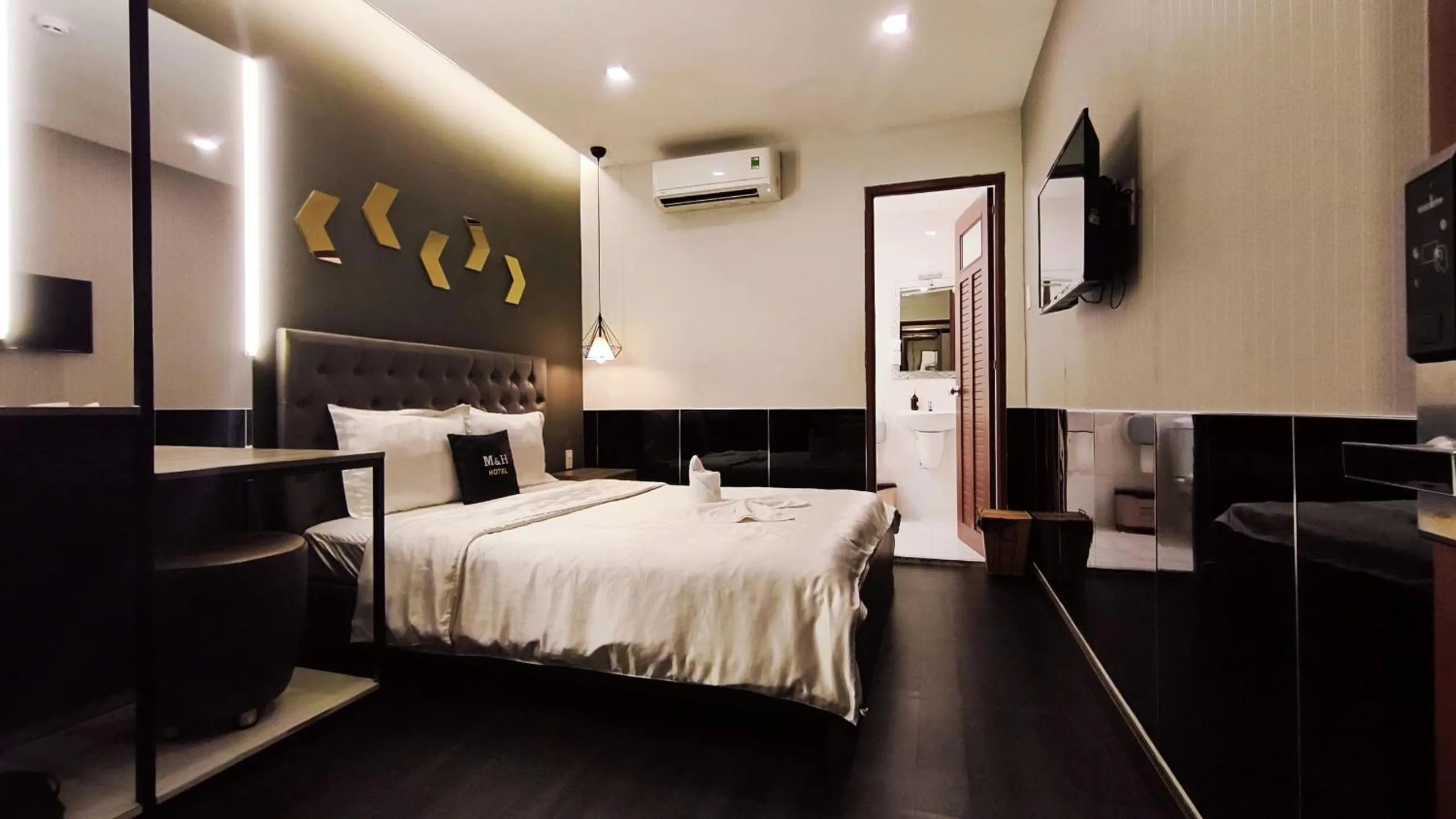 Photo of the whole room, Bed in M&H Hotel