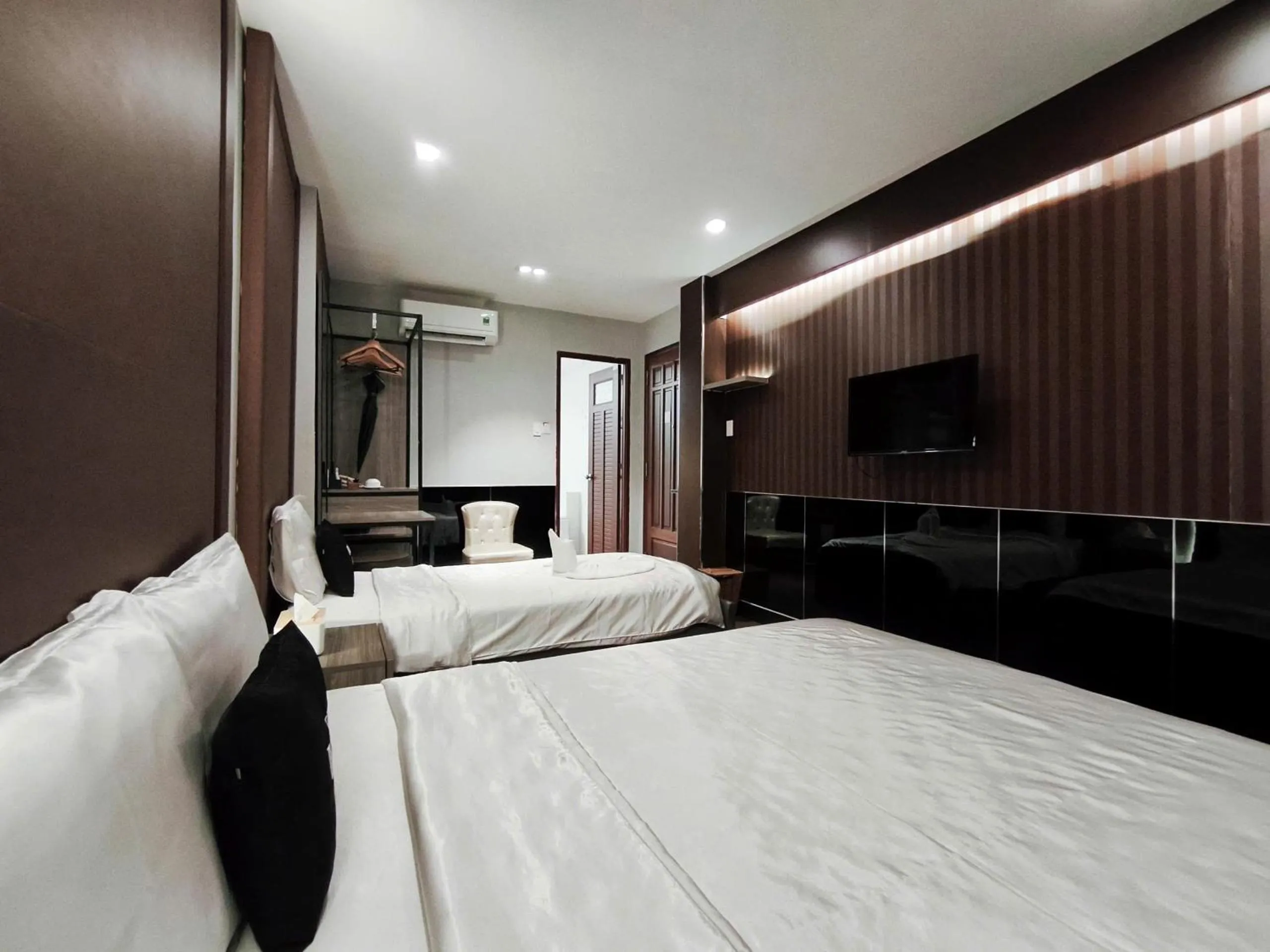 Photo of the whole room, Bed in M&H Hotel