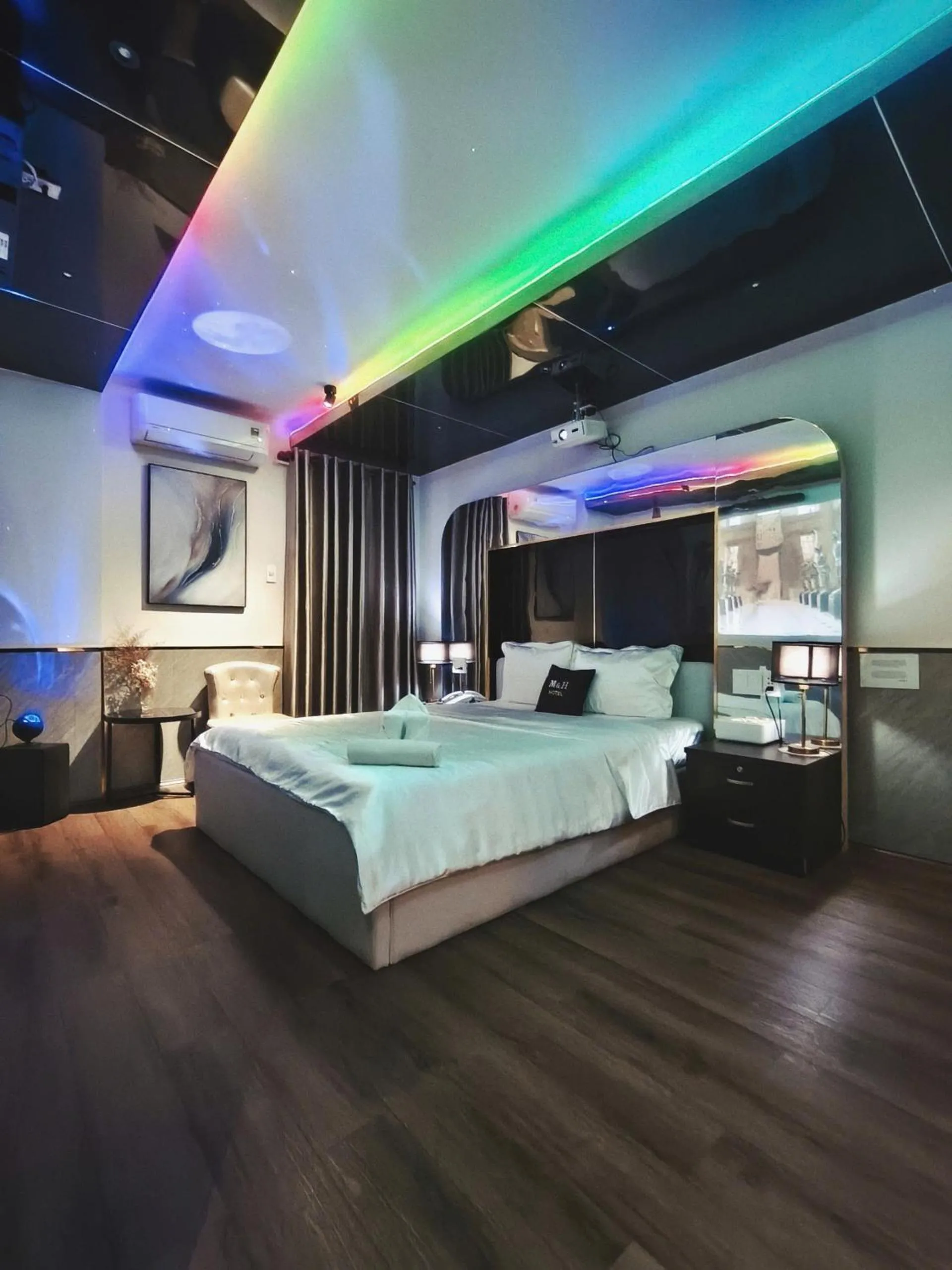 Photo of the whole room, Bed in M&H Hotel