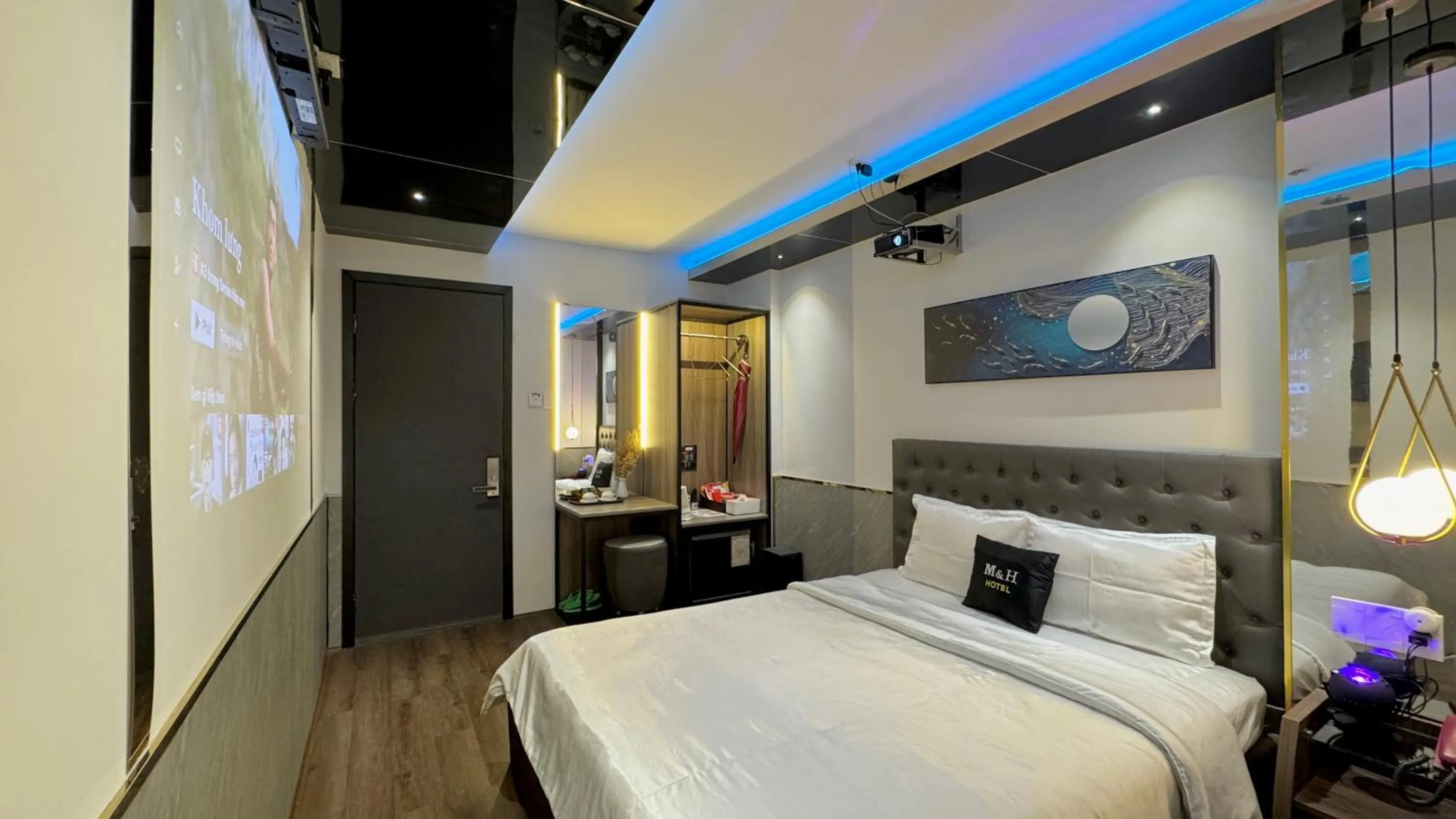 Photo of the whole room, Bed in M&H Hotel