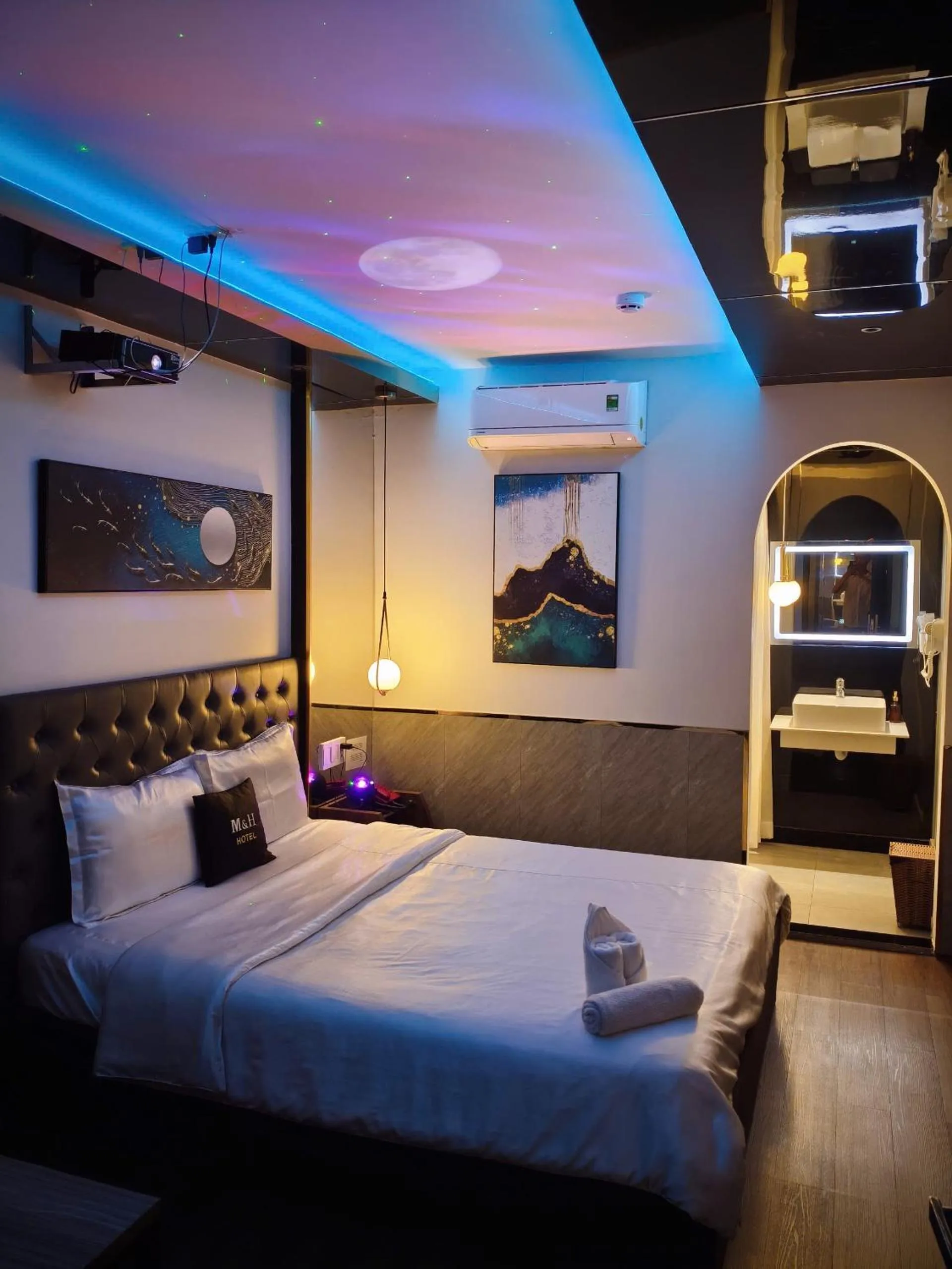 Photo of the whole room, Bed in M&H Hotel