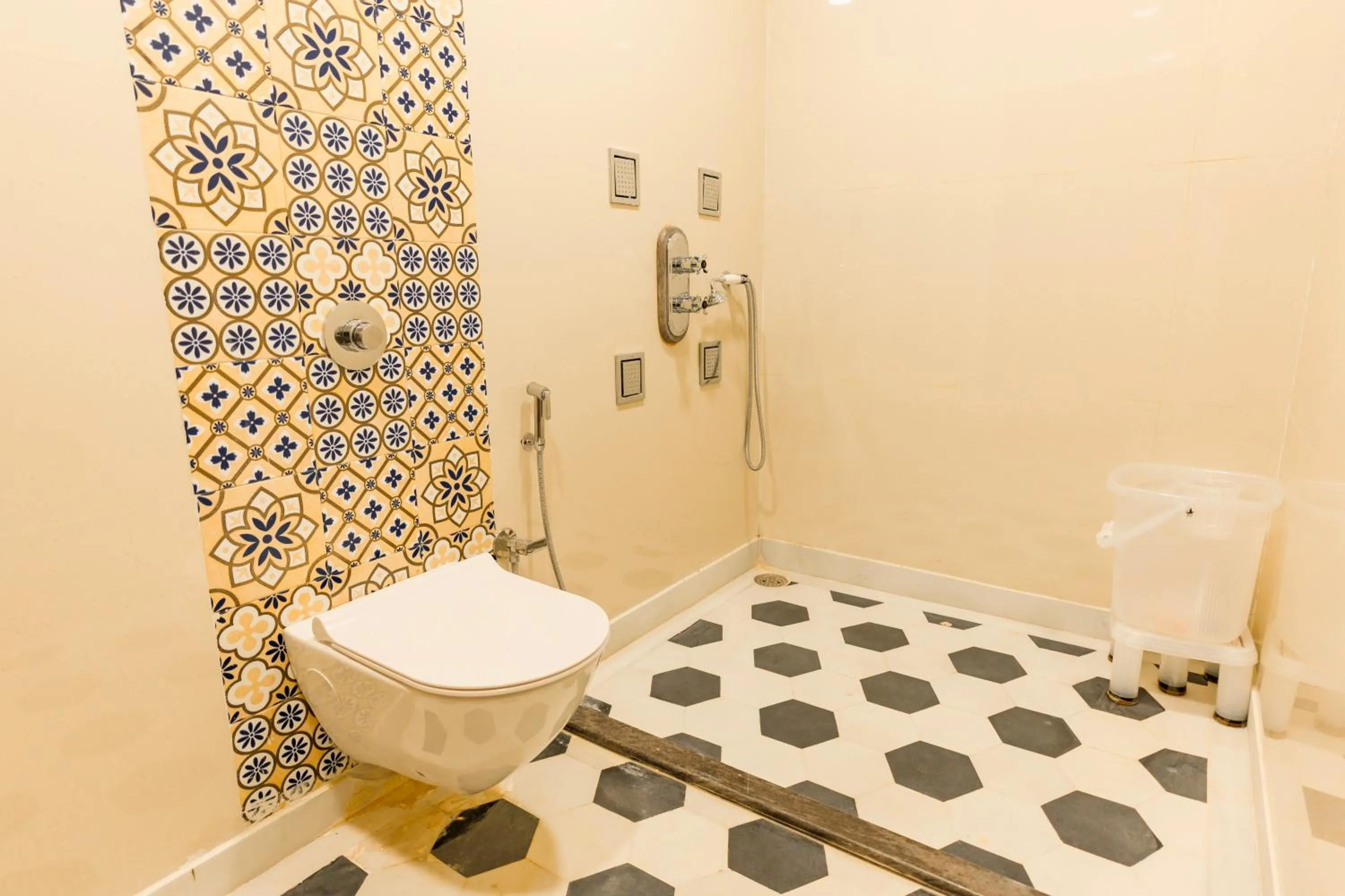 Bathroom in Hotel Durjay Garh