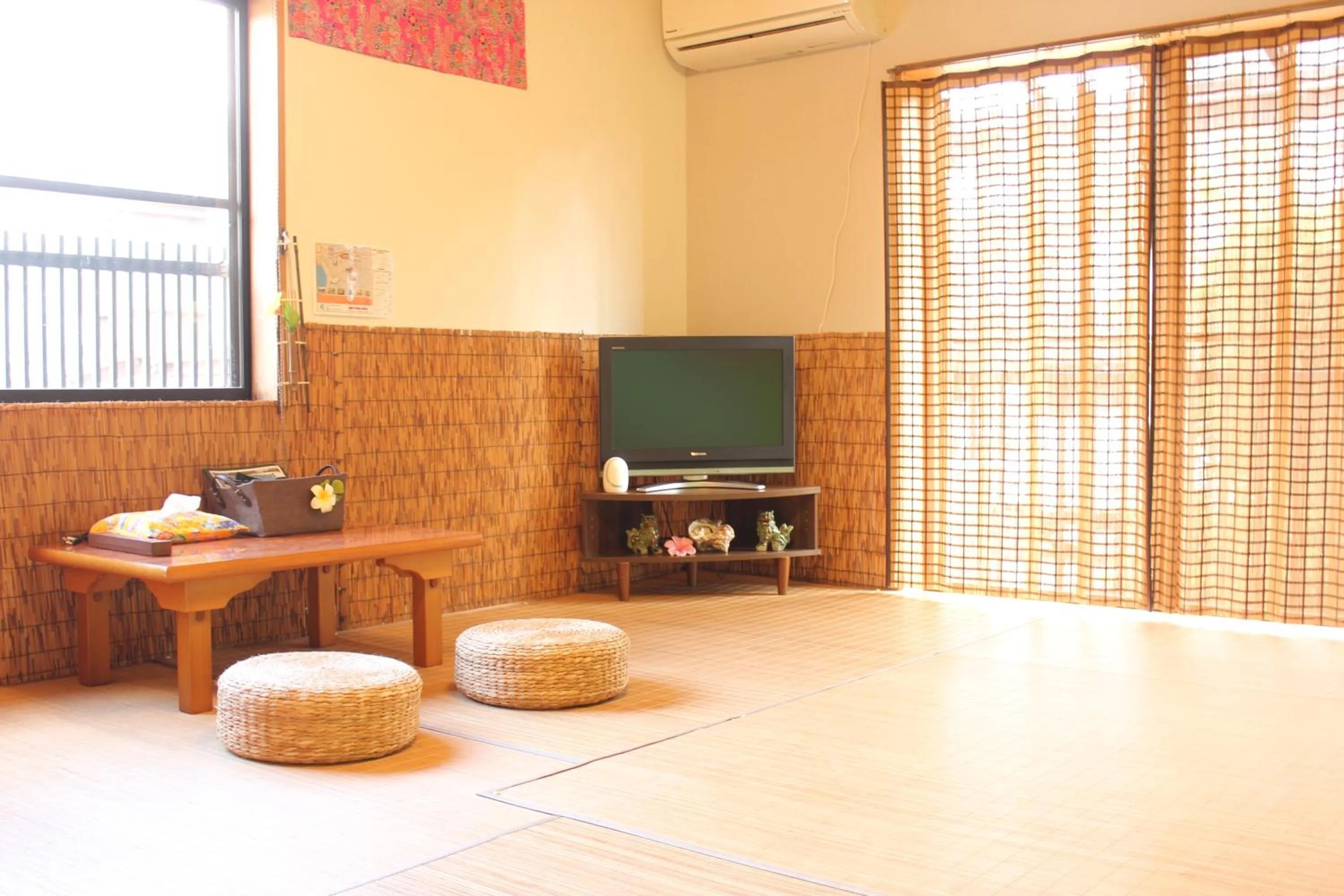 Photo of the whole room in Okinawa Minshuku Kariyushi