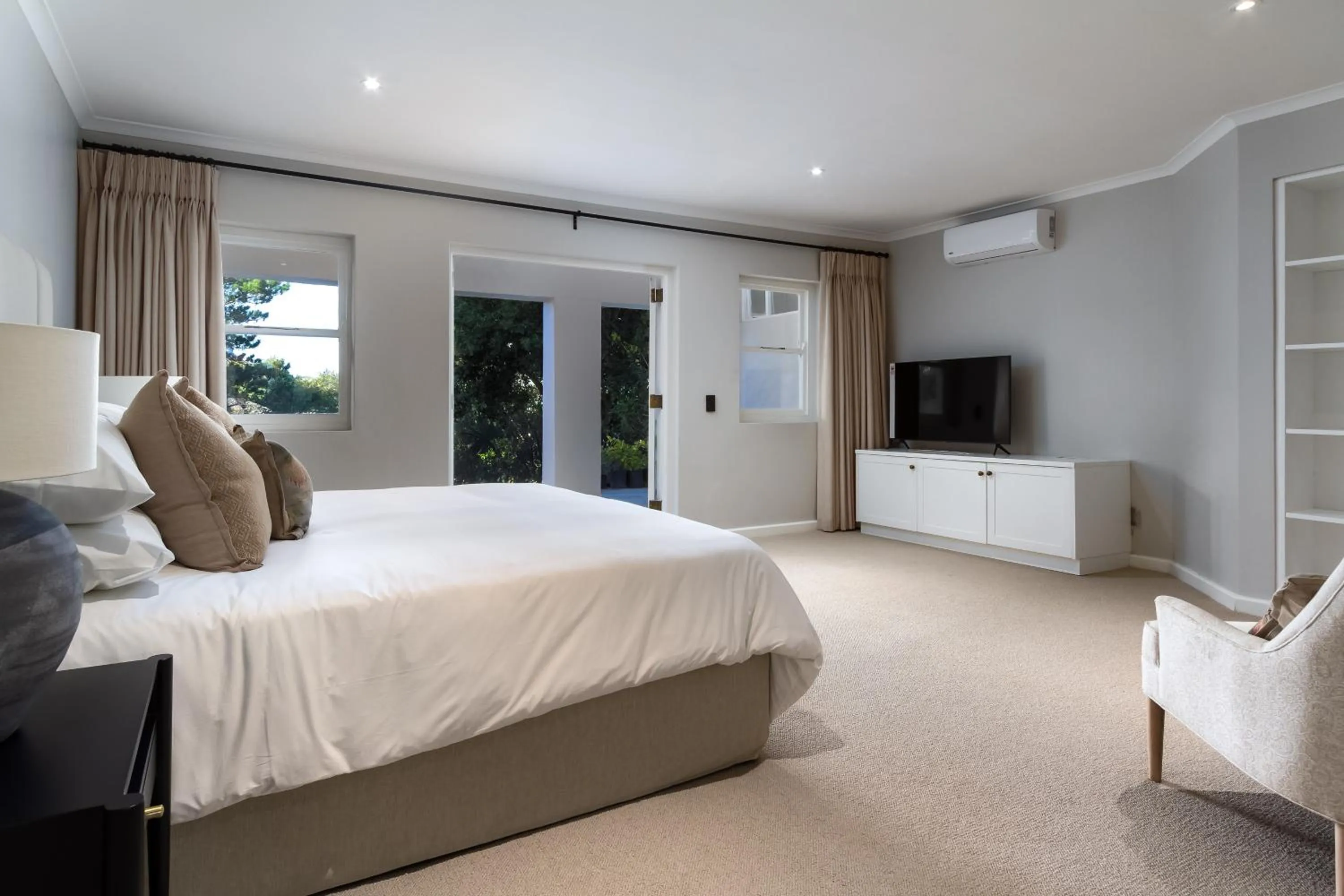 Living room, Bed in Bay Haven Collection, Hout Bay