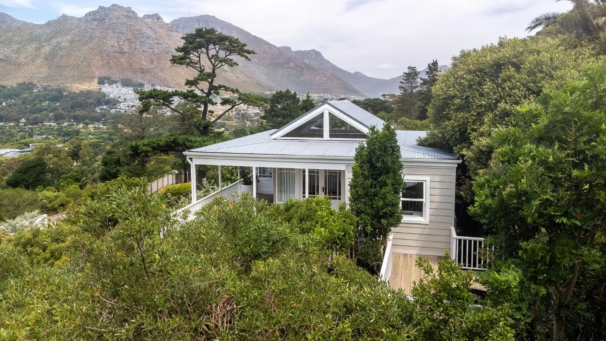 Property building in Bay Haven Collection, Hout Bay