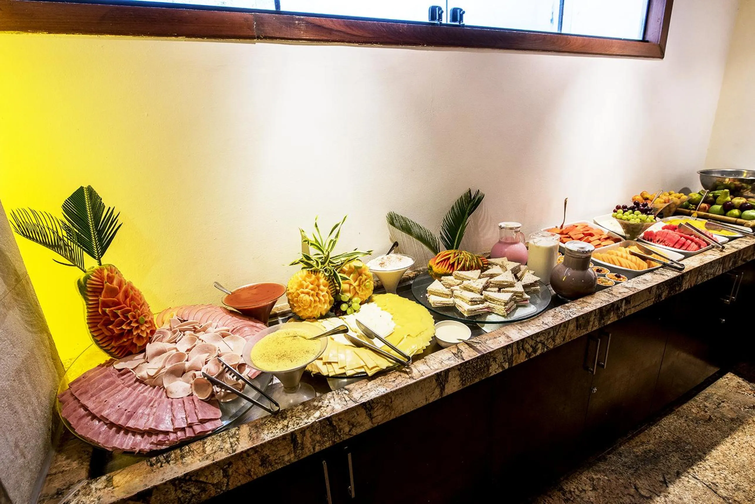 Buffet breakfast in Pontalmar Praia Hotel