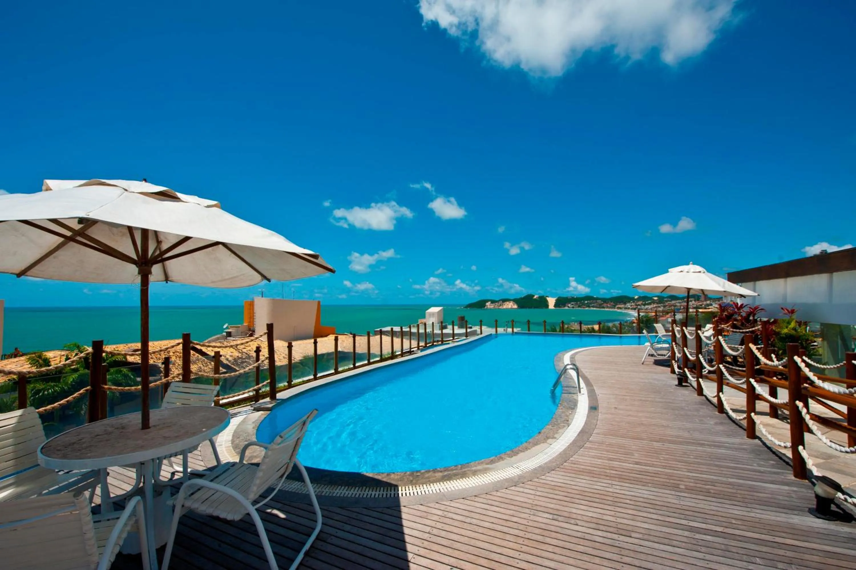 Swimming pool in Pontalmar Praia Hotel