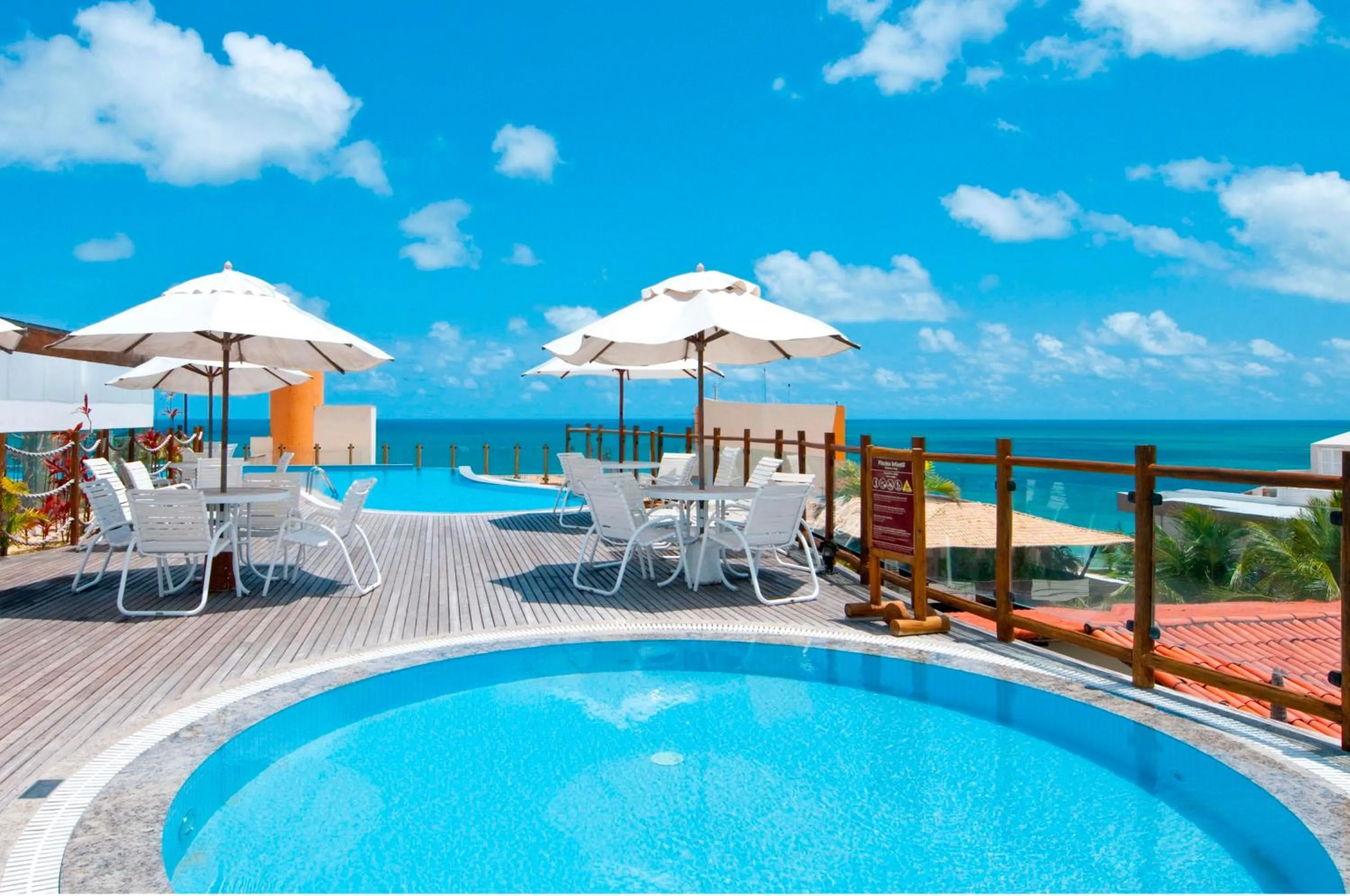 Swimming pool in Pontalmar Praia Hotel