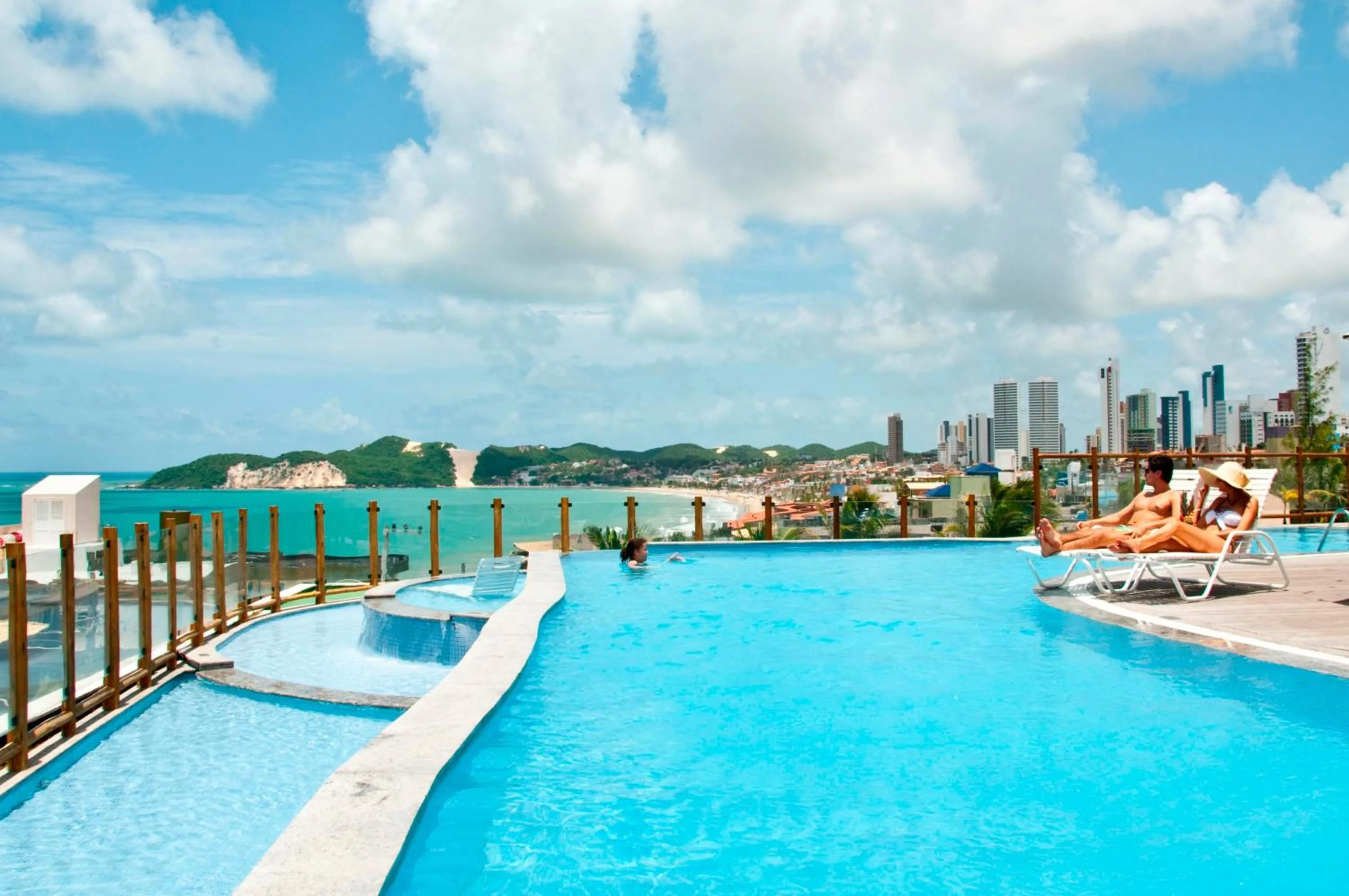 Swimming pool in Pontalmar Praia Hotel