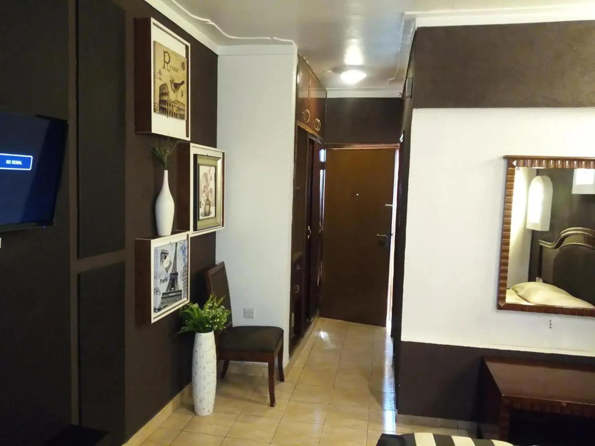 Deluxe Suite - single occupancy in Emerald Hotel Kampala Deluxe Suite - single occupancy in Emerald Hotel Kampala