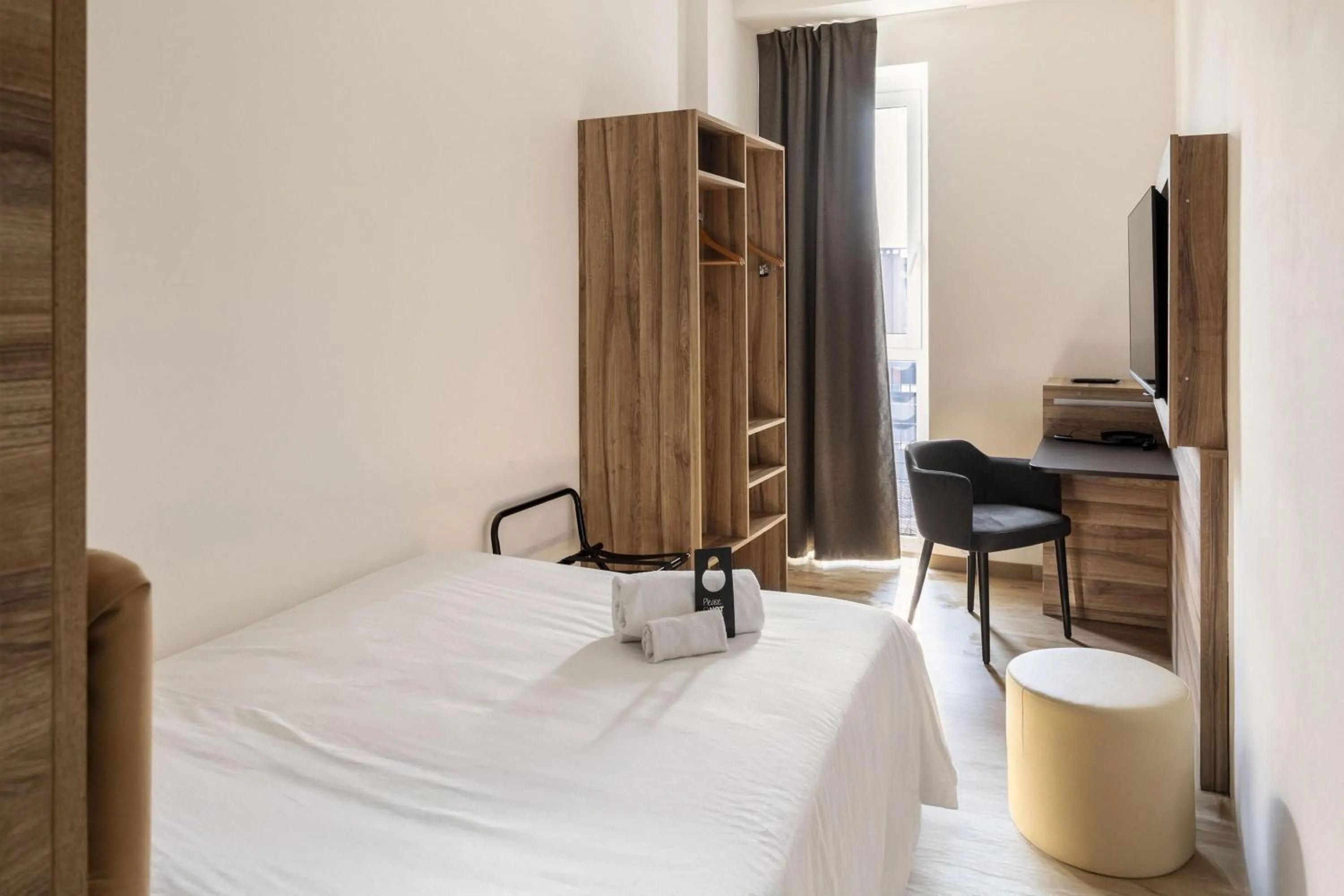 Photo of the whole room, Bed in B&B HOTEL Como Baradello