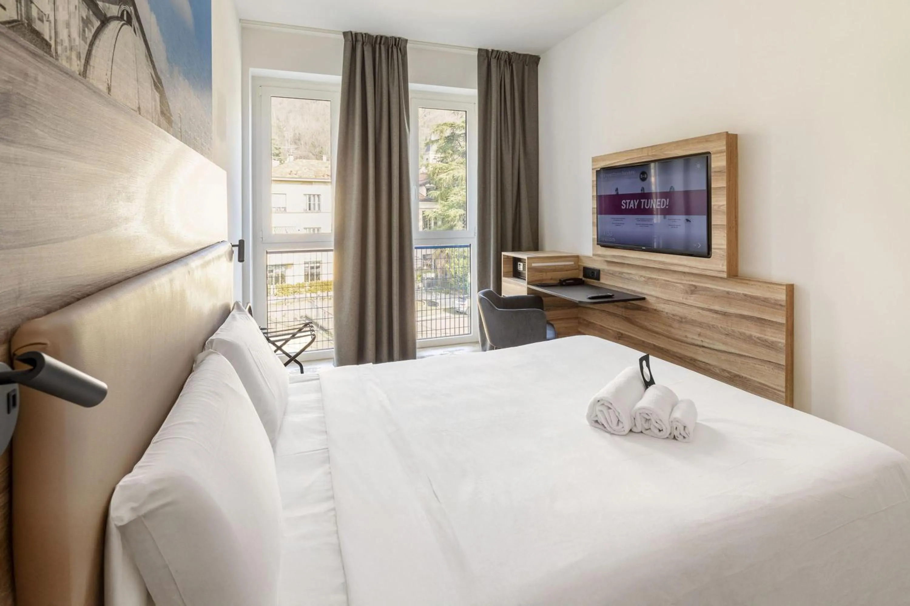 Photo of the whole room, Bed in B&B HOTEL Como Baradello