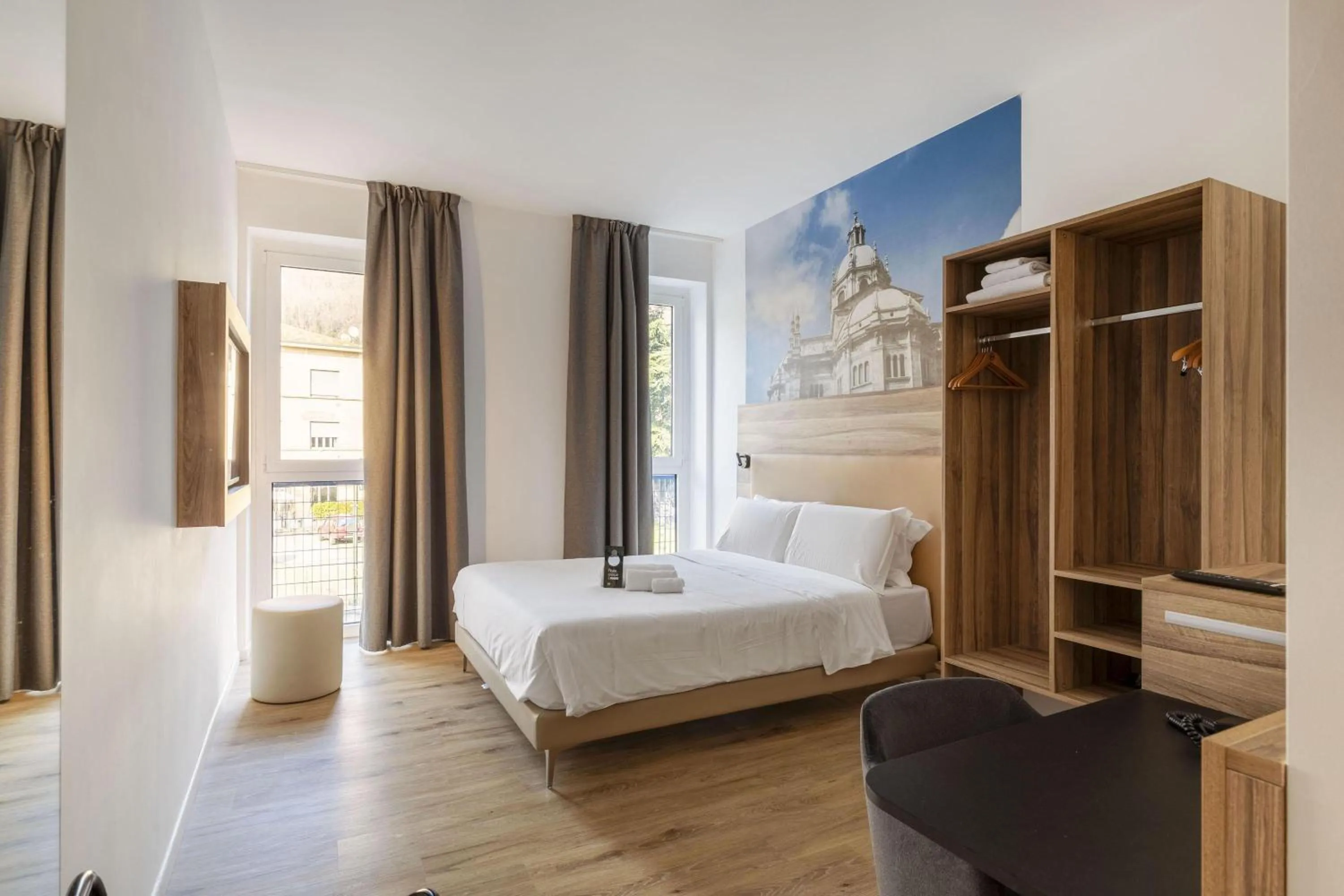 Photo of the whole room, Bed in B&B HOTEL Como Baradello