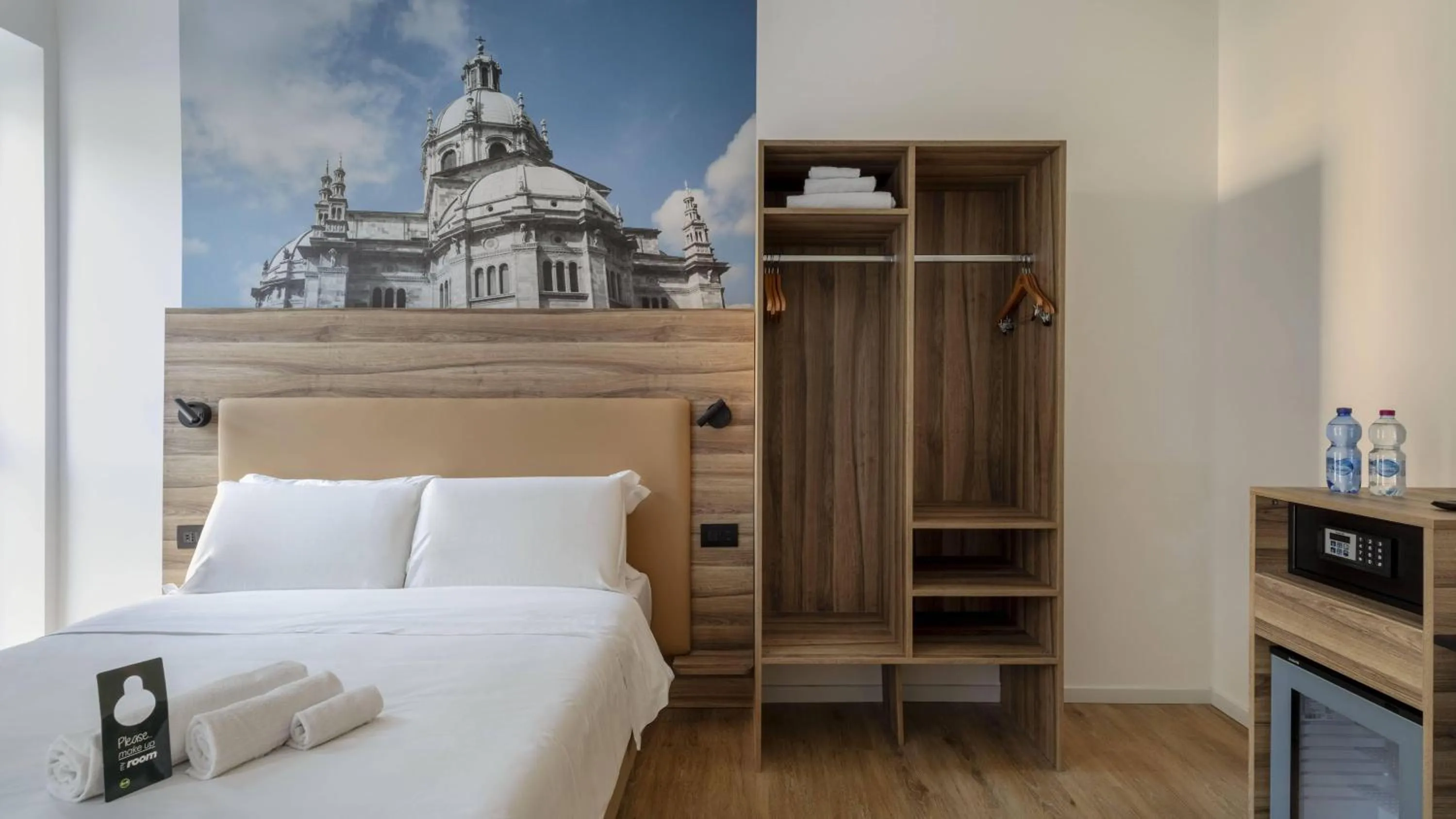 Photo of the whole room, Bed in B&B HOTEL Como Baradello