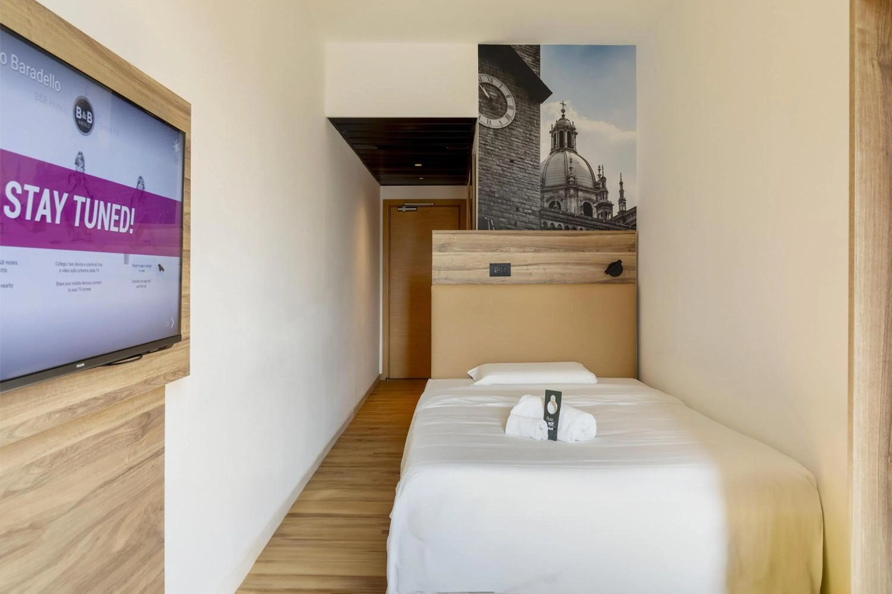 Photo of the whole room, Bed in B&B HOTEL Como Baradello