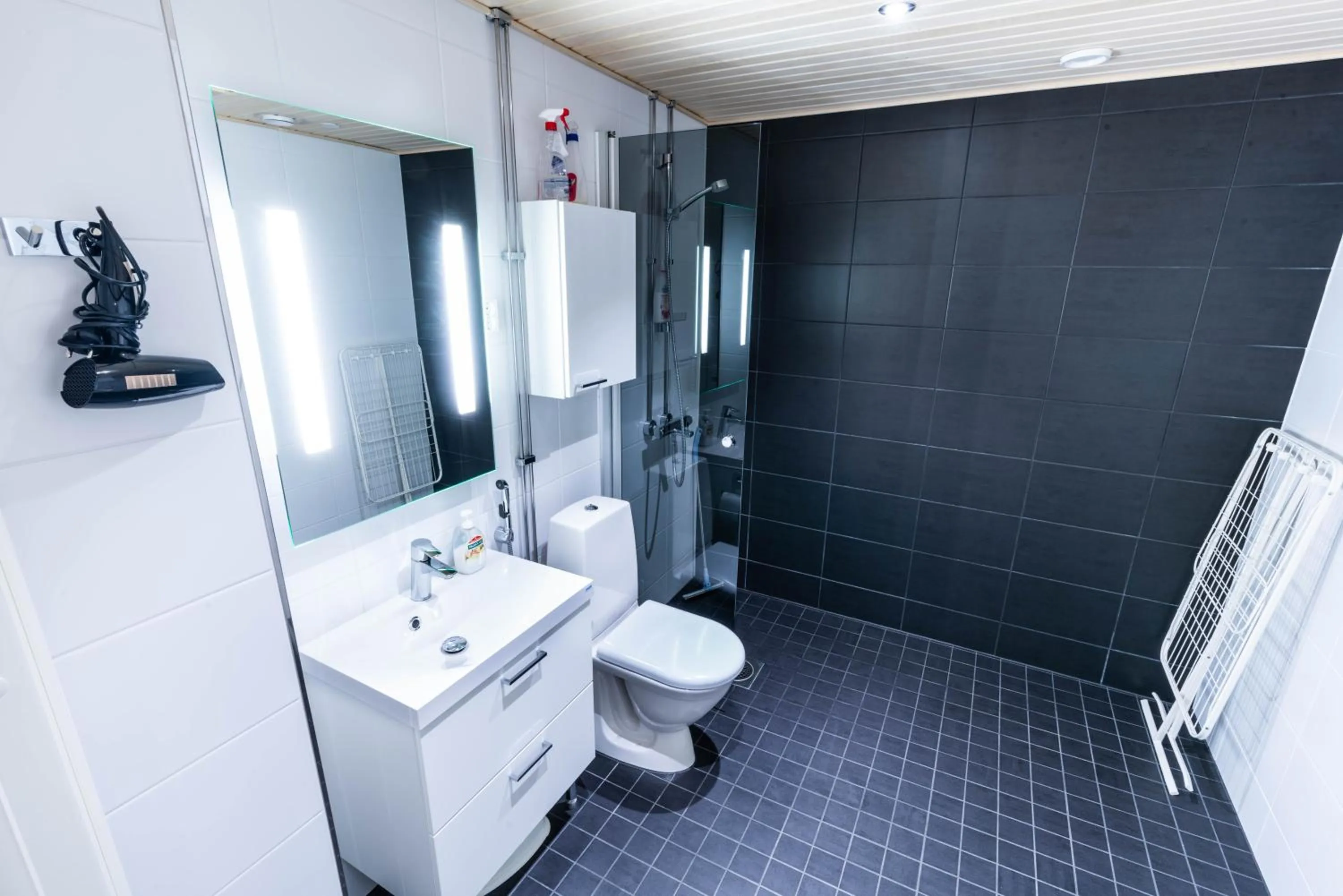 Shower in Oulu Hotelli Apartments