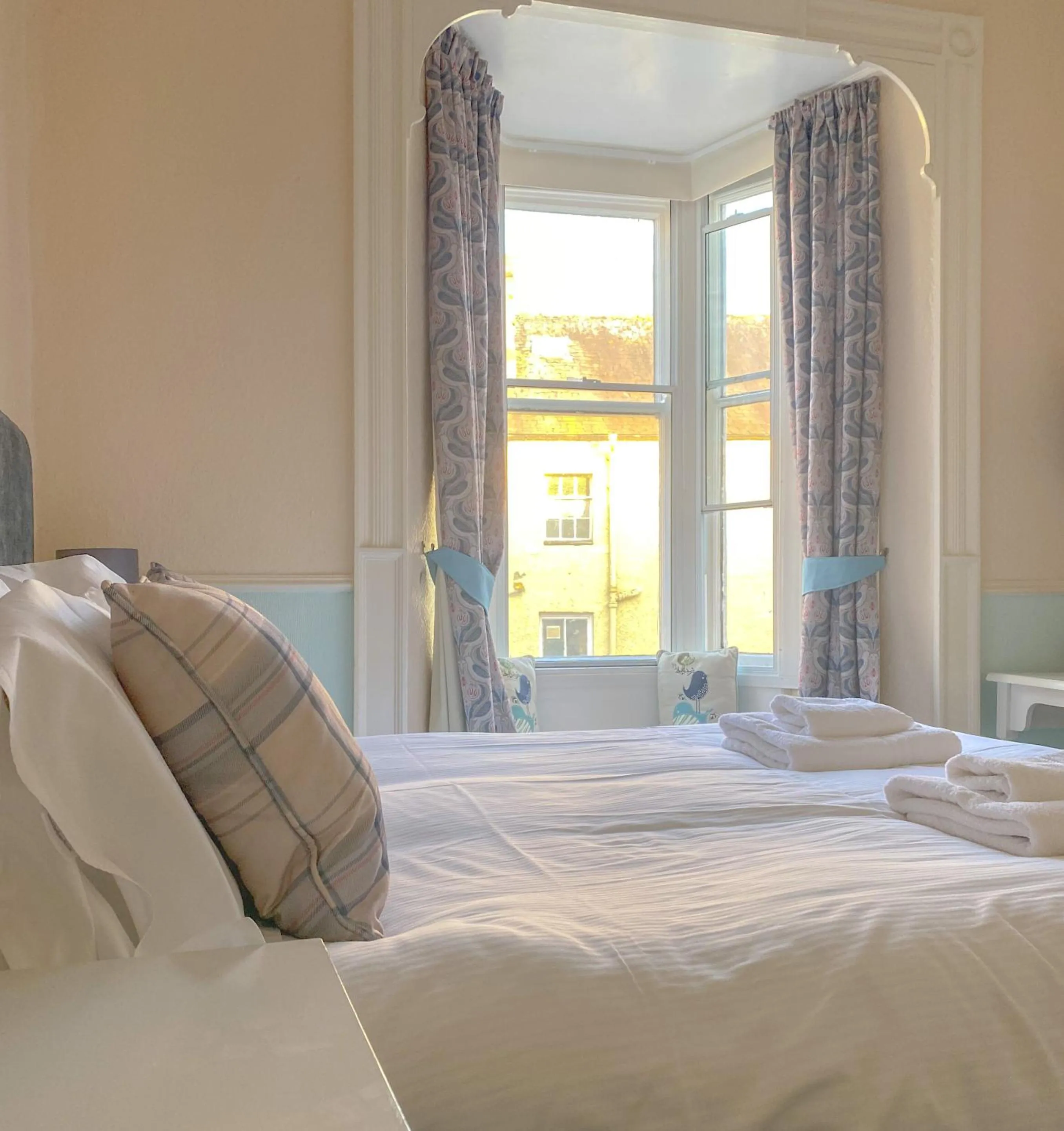 Bedroom, Bed in The Tavern - Steakhouse and Lodge